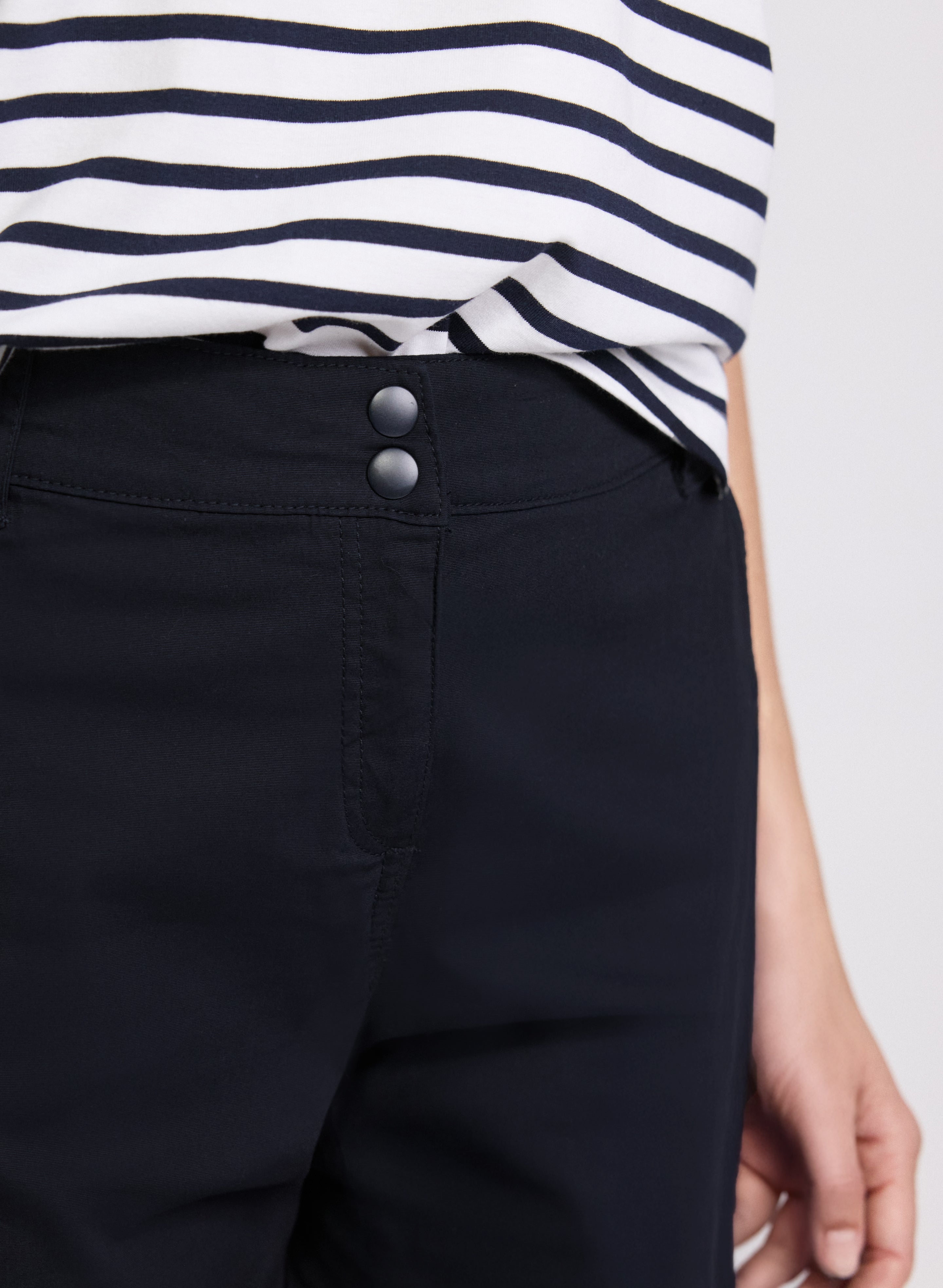 Stylish Women's Cropped Cargo Pants with Drawstring Waist & Hem - Trendy Casual Streetwear for Outdoor Adventures & Everyday Comfort