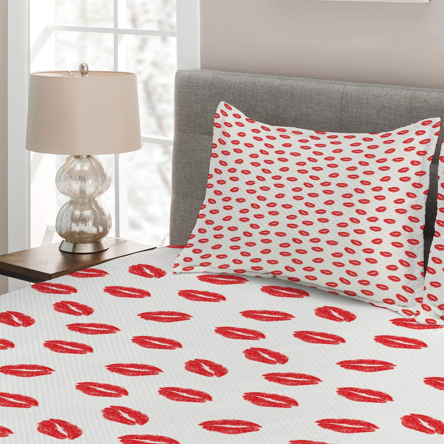 Ambesonne Lips Coverlet Set - King Size 3-Piece Quilted Bedspread with 2 Pillow Shams, Scarlet & White Kisses Print Romantic Design for Master Bedroom Decor
