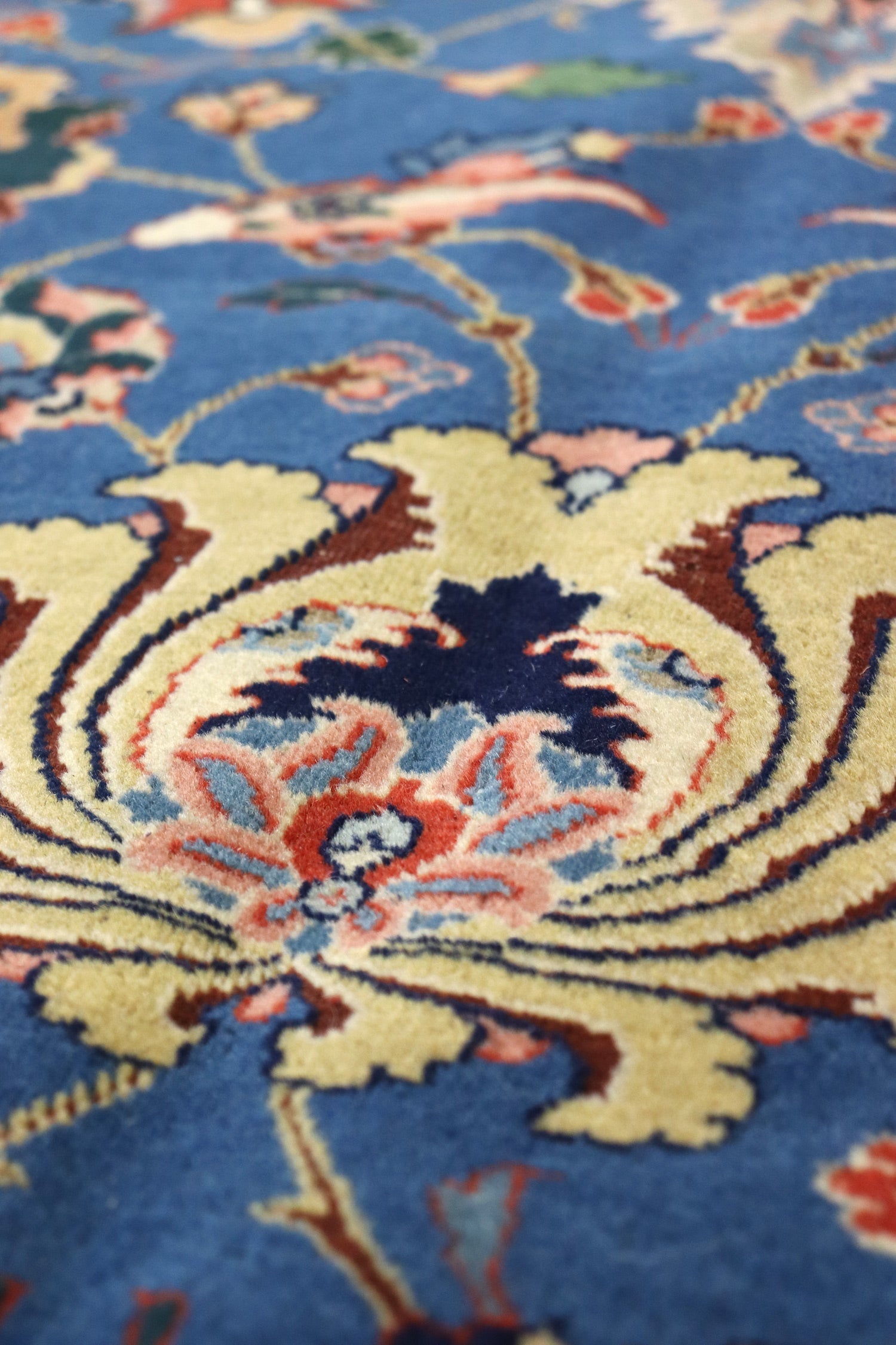 Antique Tabriz Handwoven Traditional Persian Rug - J66276 - Perfect for Living Room, Bedroom & Home Decor