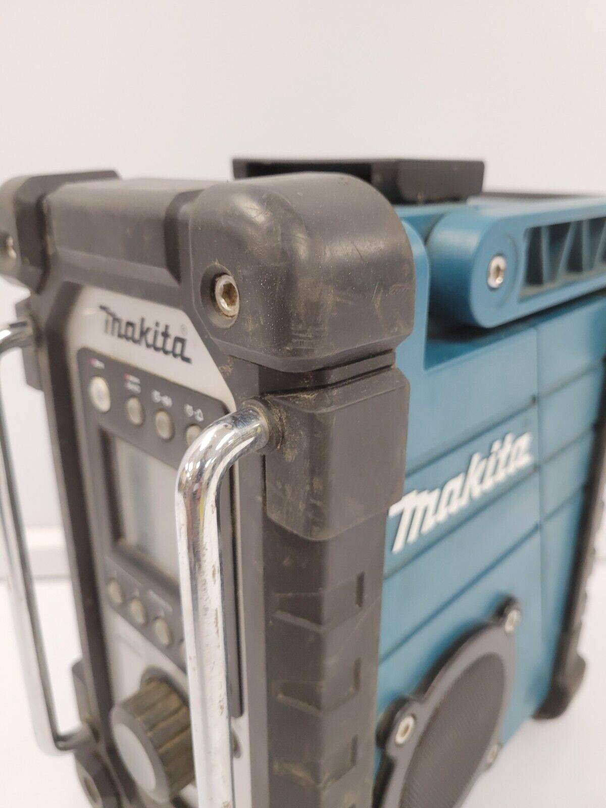 Makita LXRM02 18V LXT Lithium-Ion Cordless Jobsite Radio - Portable Bluetooth Speaker for Construction Sites, Outdoor Work & Home Use