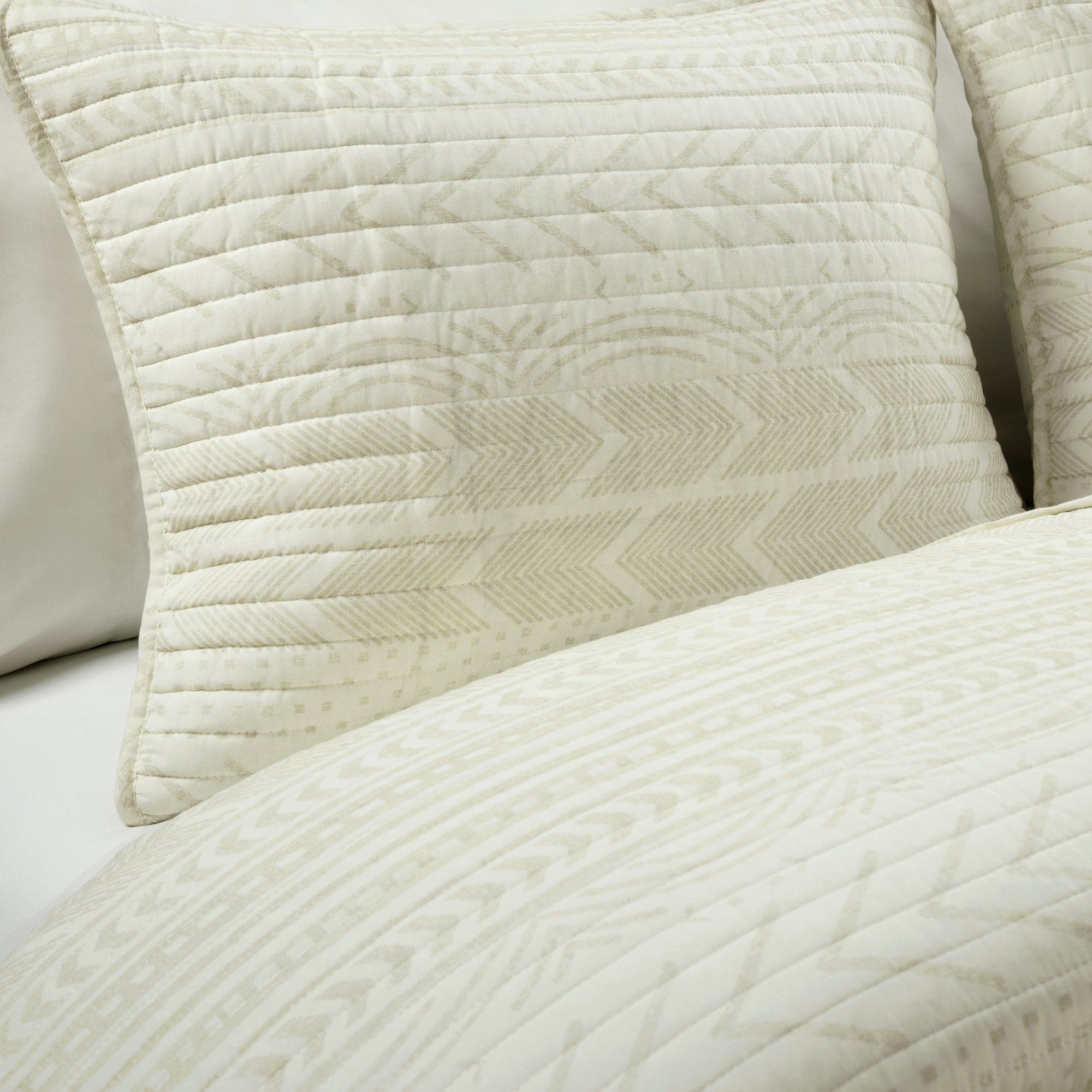 Cozy Hygge Geo Quilt 3-Piece Bedding Set - Soft Geometric Pattern Comforter with Matching Pillow Shams - Perfect for Bedroom, Guest Room & Dorm Decor