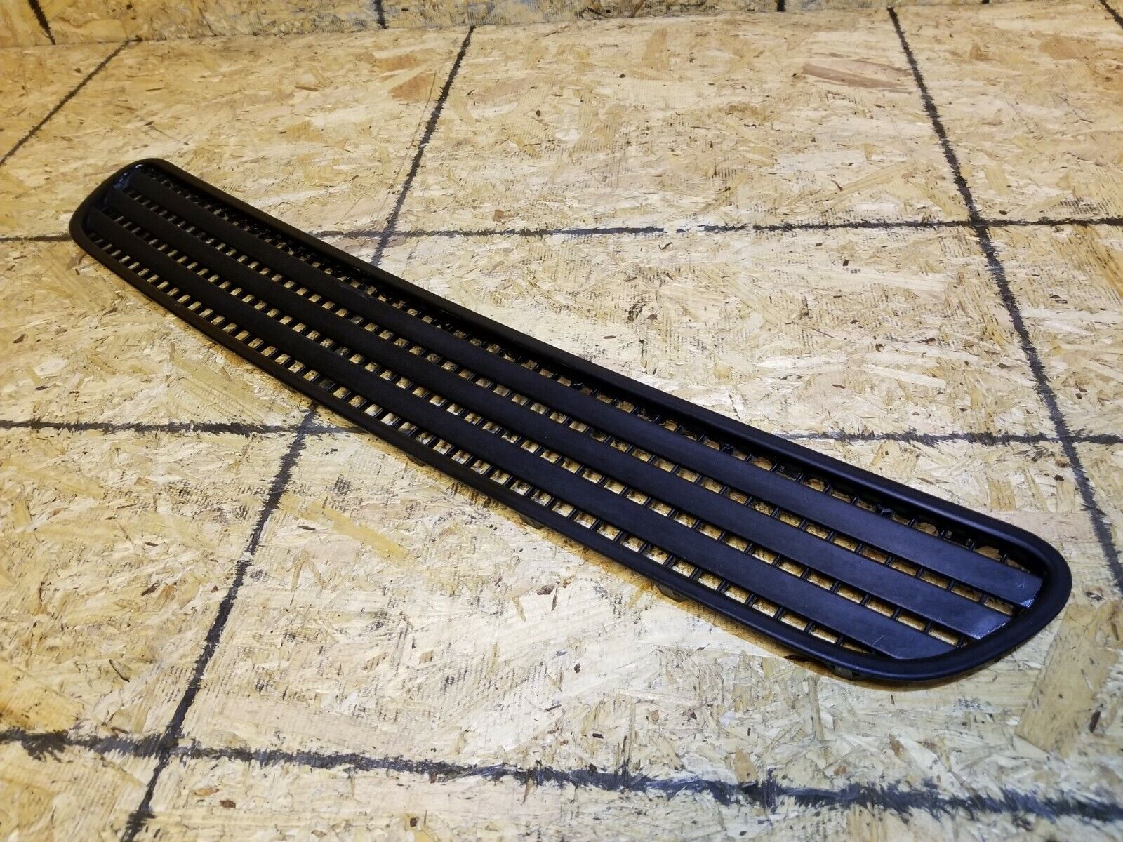 2002-2005 BMW 7 Series E65 E66 745i Hood Air Vent Grille Cover - OEM Replacement Part for Engine Cooling & Performance Upgrade