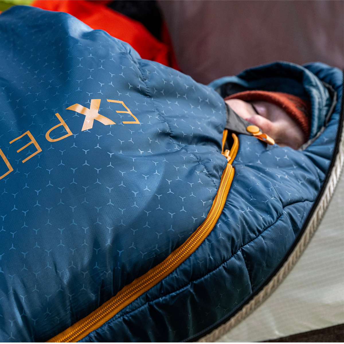 Deepsleep 0°C / 30°F Left Zip Sleeping Bag - Perfect for Camping, Hiking & Outdoor Adventures in Cold Weather