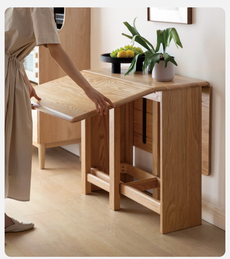 **Solid Oak Wood Extendable Dining Table - Expandable for 6 to 8 Seats - Perfect for Small Spaces & Entertaining Guests**