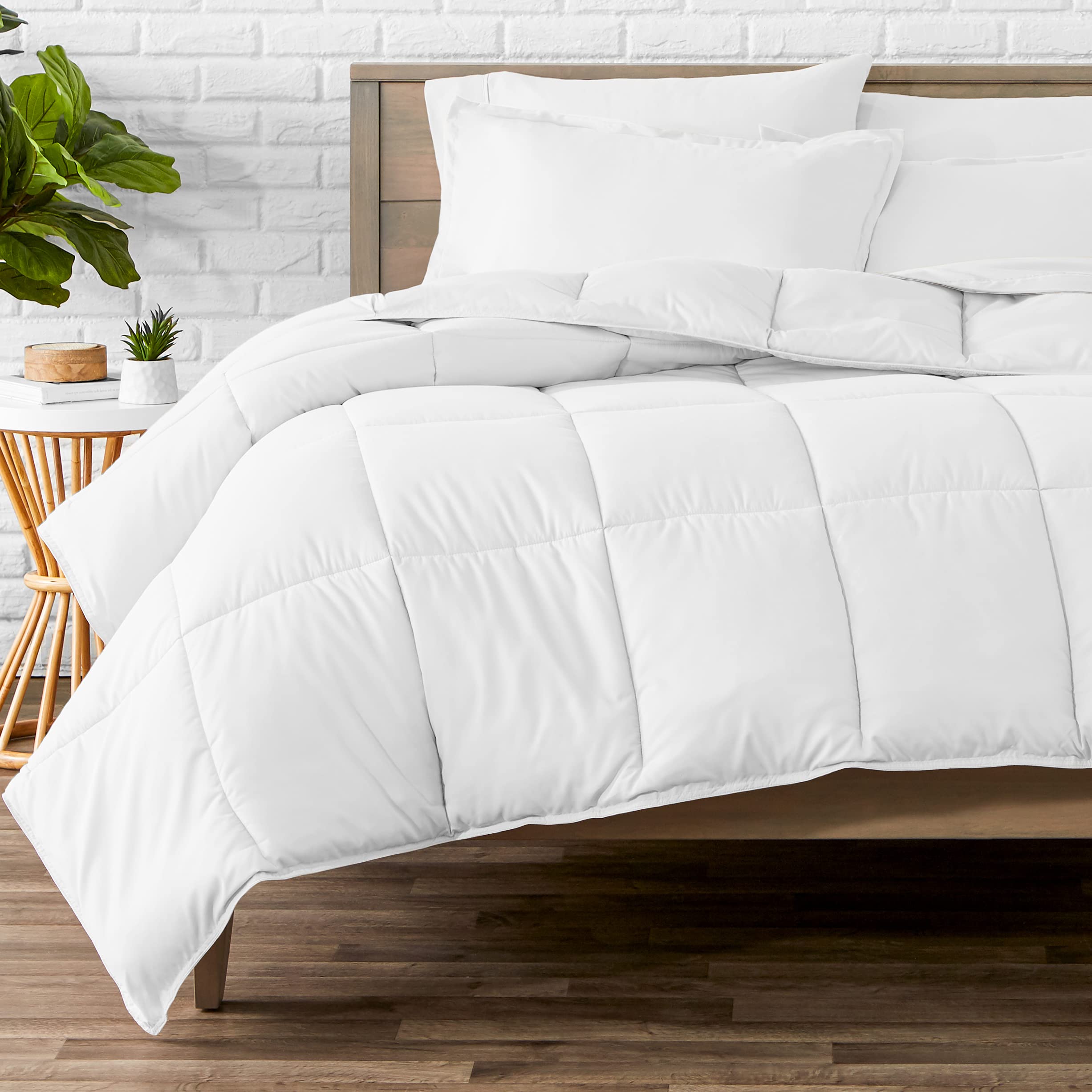 Lightweight Solid Comforter Set (California King) with 2 Pillow Cases - 3-Piece Down Alternative Bedding - White Hypoallergenic Comforter for All Seasons - Perfect for Master Bedroom, Guest Room & Hotel