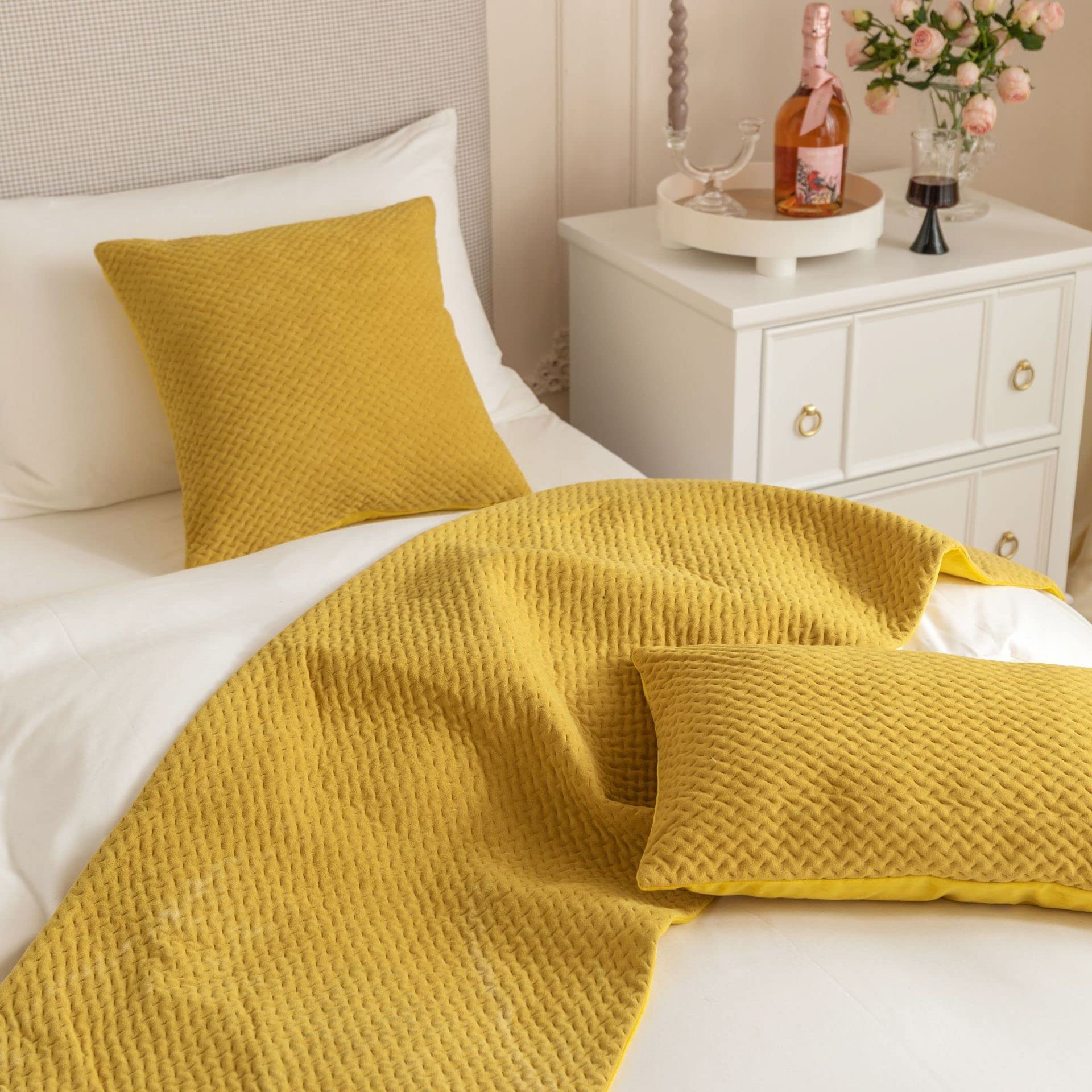 Luxury Velvet Bed Runner for King, Queen & Twin Beds - Striped Decorative Bed Scarf, 1-Piece Foot of Bed Throw & Table Runner - Perfect for Hotels, Bedrooms & Wedding Decor