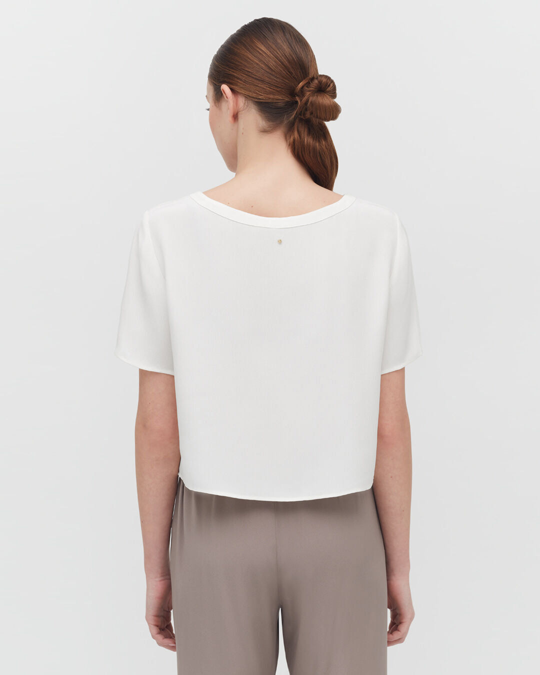 Silk Cropped Crewneck T-Shirt for Women - Soft & Breathable Summer Top - Perfect for Casual Outfits, Beach Days & Layering