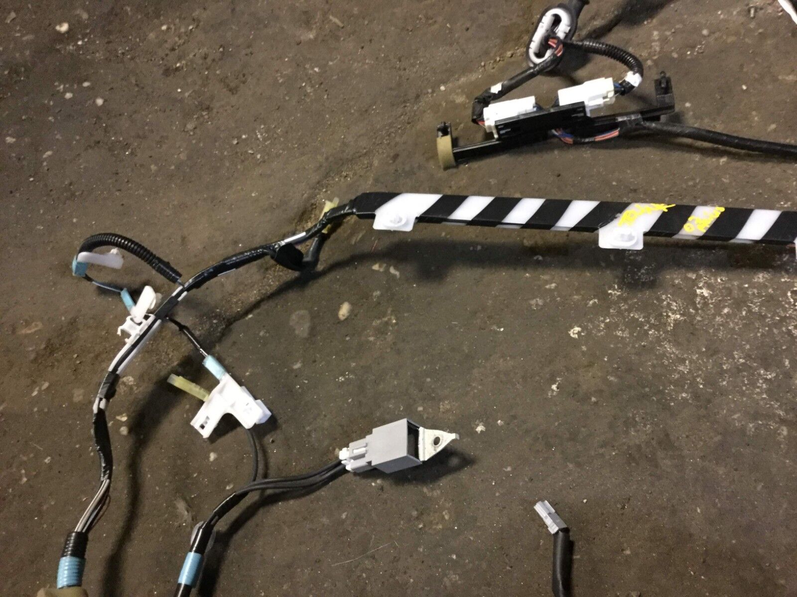 2005-2009 Toyota Prius Trunk Lid Wiring Harness OEM Replacement - Compatible for Rear Tailgate Electrical Repair & Maintenance