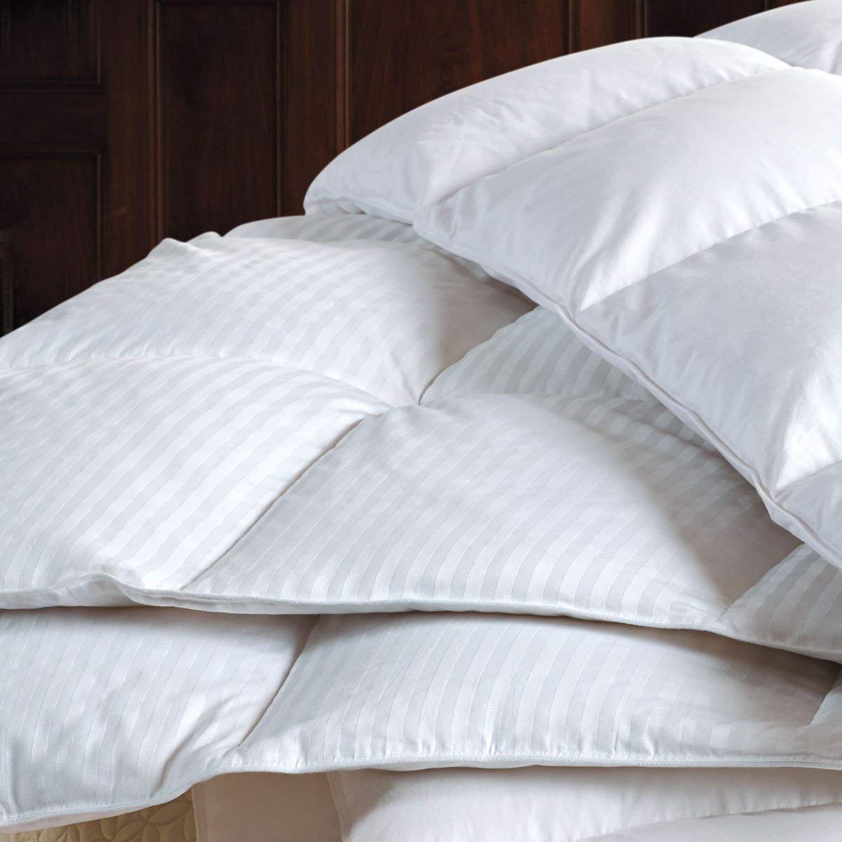 Premium 650 Thread Count Egyptian Cotton Comforter - 1pc Box Stitched Design with 100 GSM Microfiber Fill - Queen/Olympic Queen Size (86