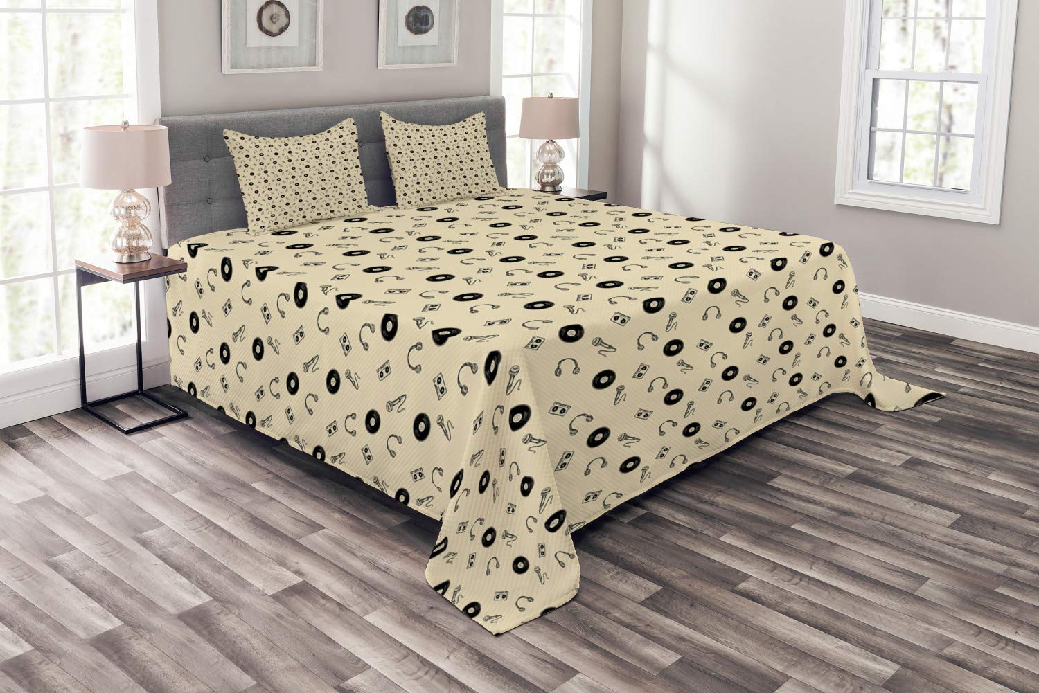 Ambesonne Vintage Music Bedspread Set - Retro Records, Headphones, Microphones & Cassette Tapes 1960s Design, 3-Piece Queen Size Bedding with 2 Pillow Shams in Cream & Black | Perfect for Music Lovers' Bedroom Decor, Themed Guest Rooms & Retro Style Homes