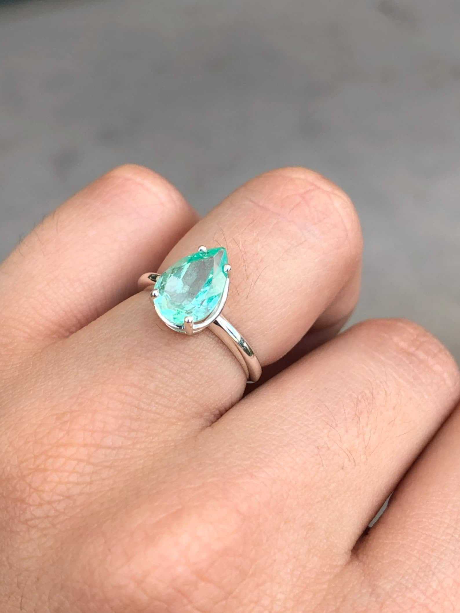 1.90 Carat Pear-Shaped Emerald Solitaire Ring in 925 Sterling Silver - Elegant Jewelry for Weddings, Anniversaries & Special Occasions