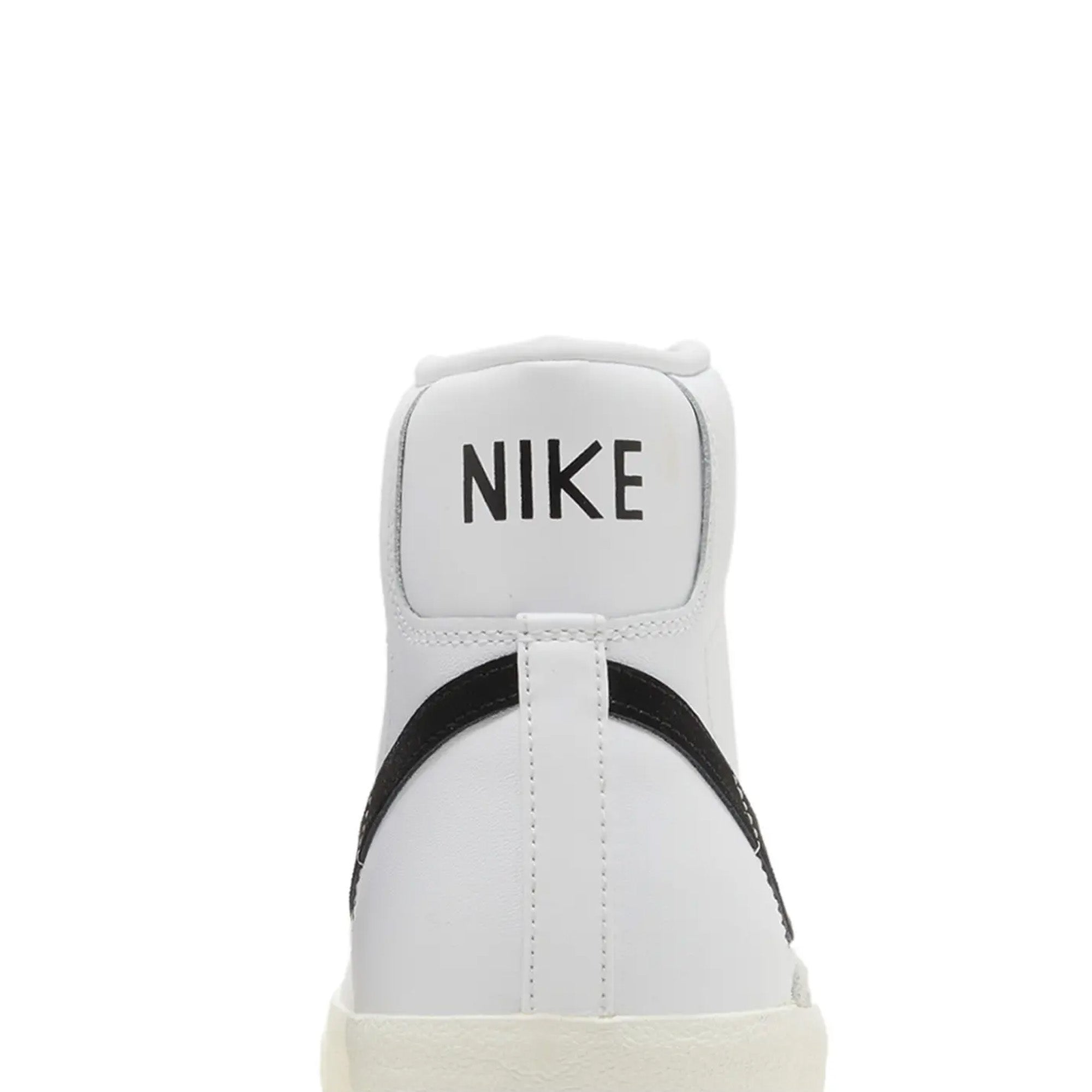 Nike Blazer Mid 77 Vintage Women's Sneakers - Retro Basketball Shoes for Casual Wear & Street Style Outfits