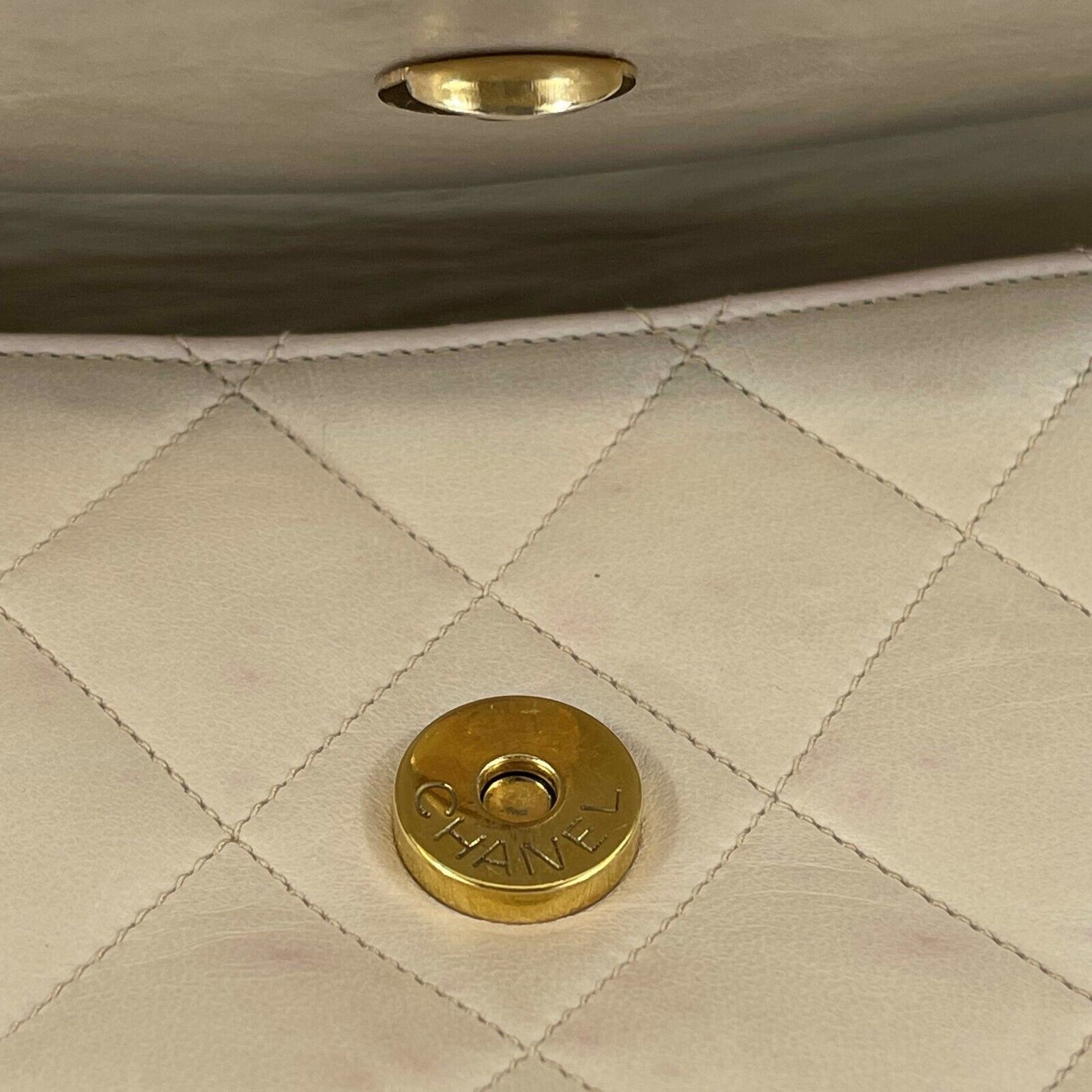 Chanel CC Quilted Leather Flap Bag in Ecru with Gold-Tone Hardware - Shoulder Bag & Crossbody Purse for Women | Perfect for Work, Date Night & Everyday Use