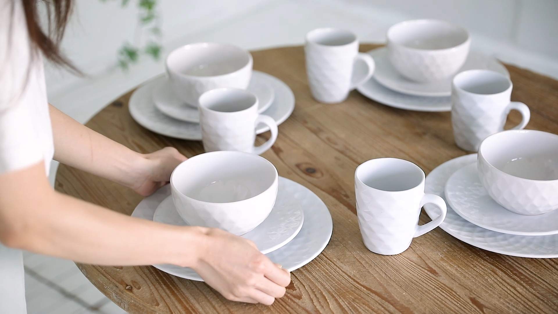 A&B Home 16-Piece Dinnerware Set - Glossy Cream Stoneware Plates, Bowls & Mugs with French Country Geometric Design - Service for 4 - Perfect for Family Dinners, Entertaining Guests & Everyday Use