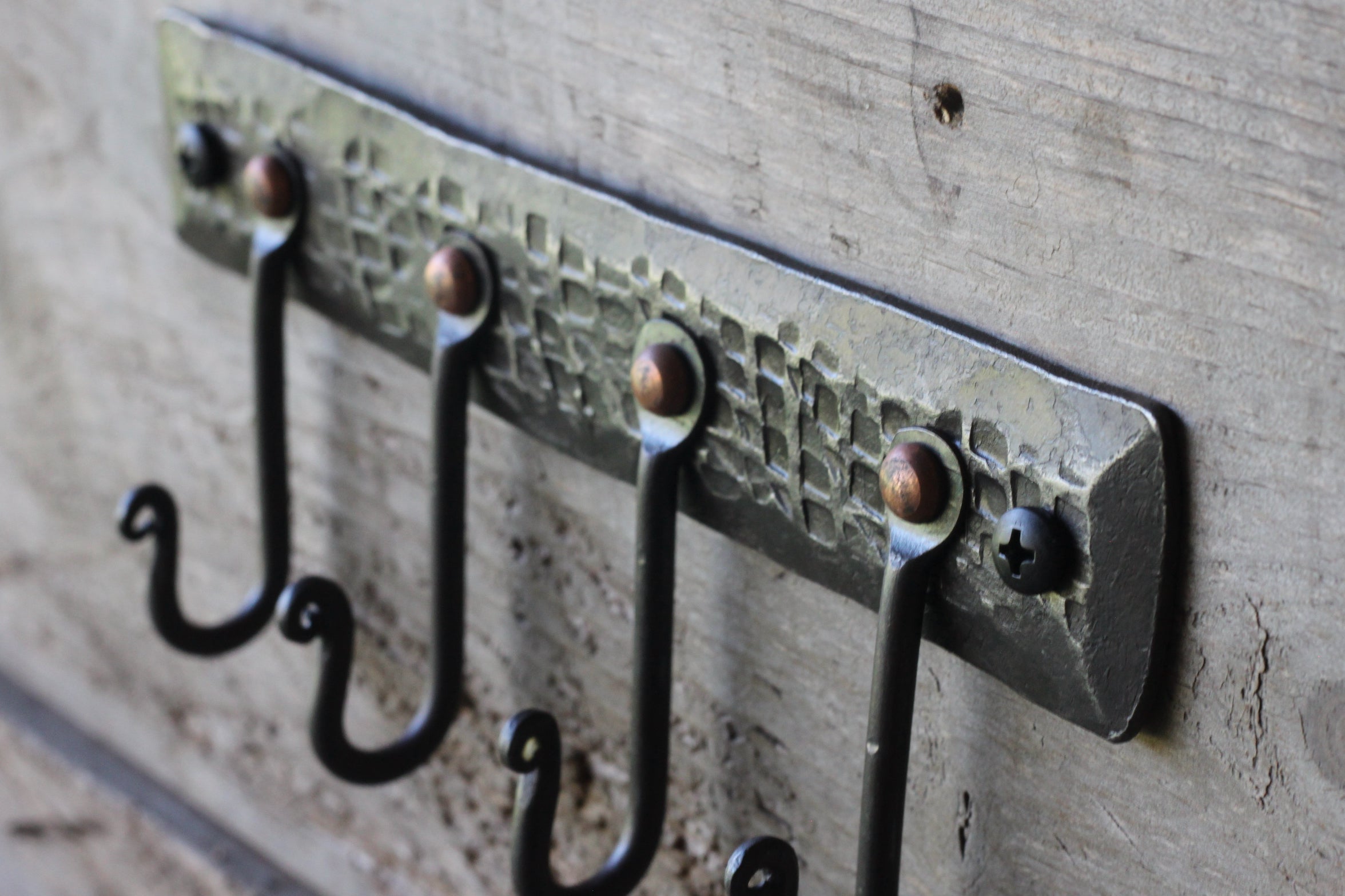 Sturdy Webbed Texture Wall Hook Rack - Heavy Duty Hanging Organizer for Bathroom, Kitchen, Garage & Entryway - Perfect for Towels, Keys, Hats & More