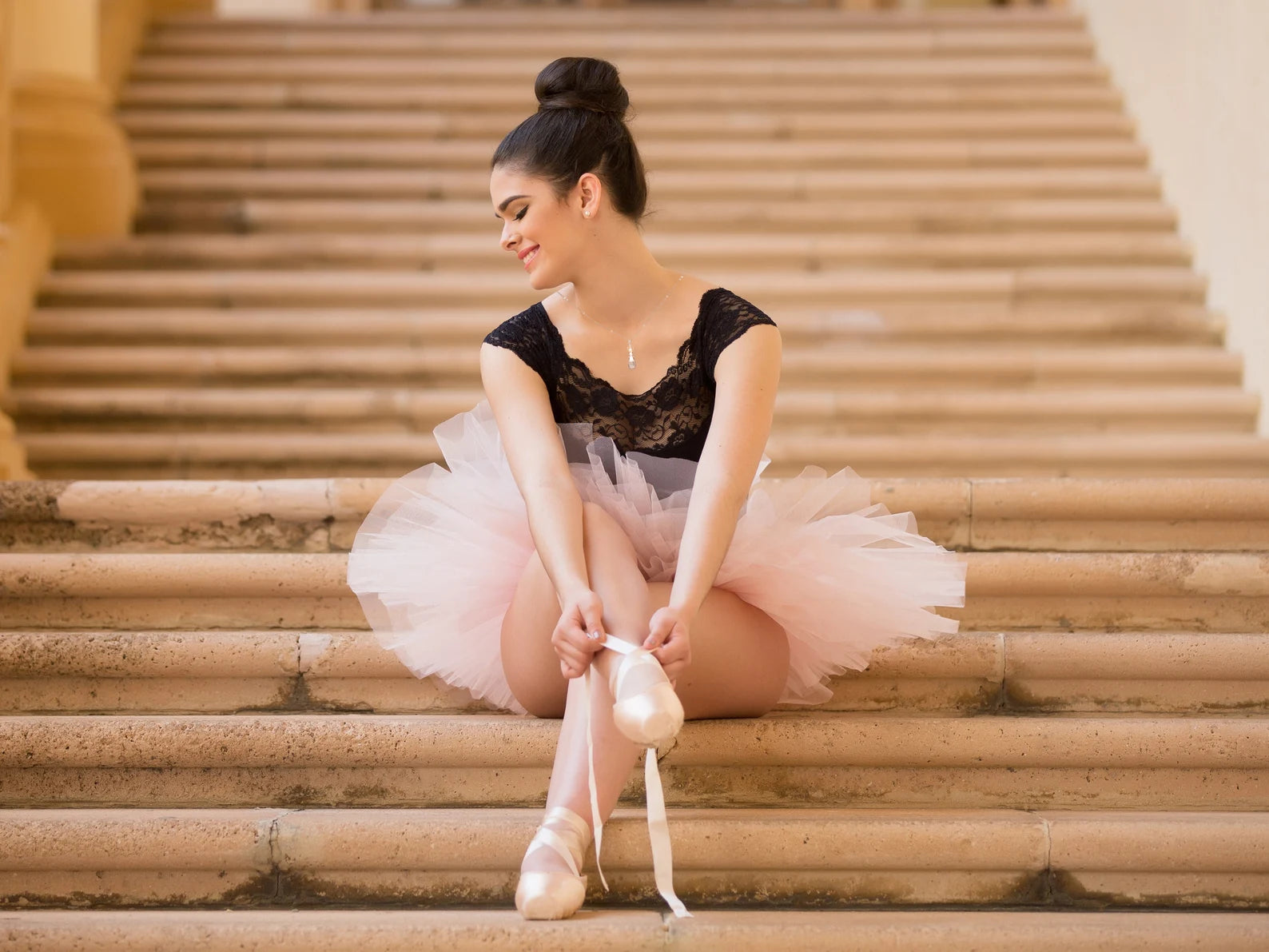 Elegant Ballet Pointe Shoe Necklace - Perfect for Dancers, Ballerinas & Dance Lovers - Ideal for Performances, Recitals & Dance Themed Gifts