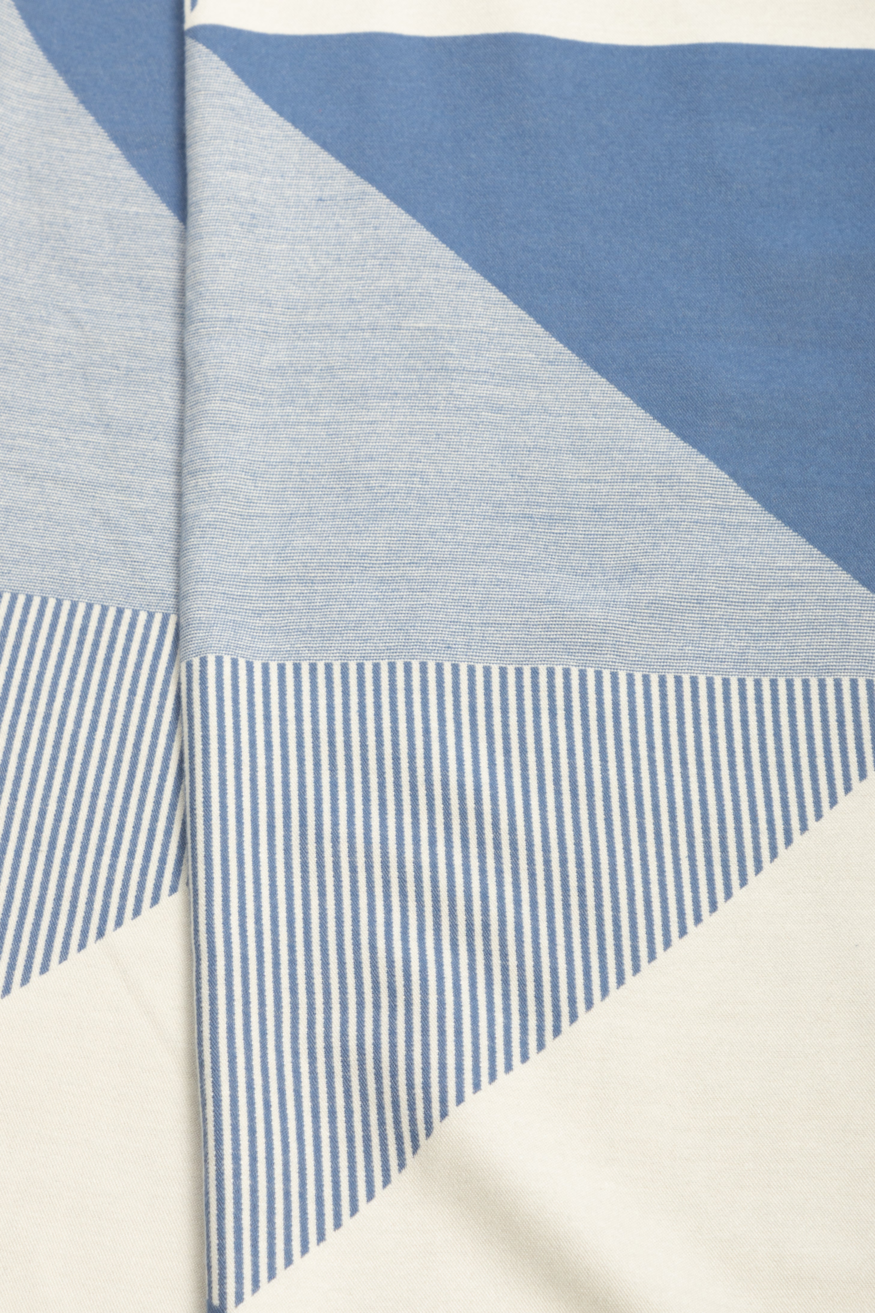 Stylish Geometric Striped Reversible Scarf for Women - Lightweight Winter Fashion Accessory for Office, Travel & Casual Outfits