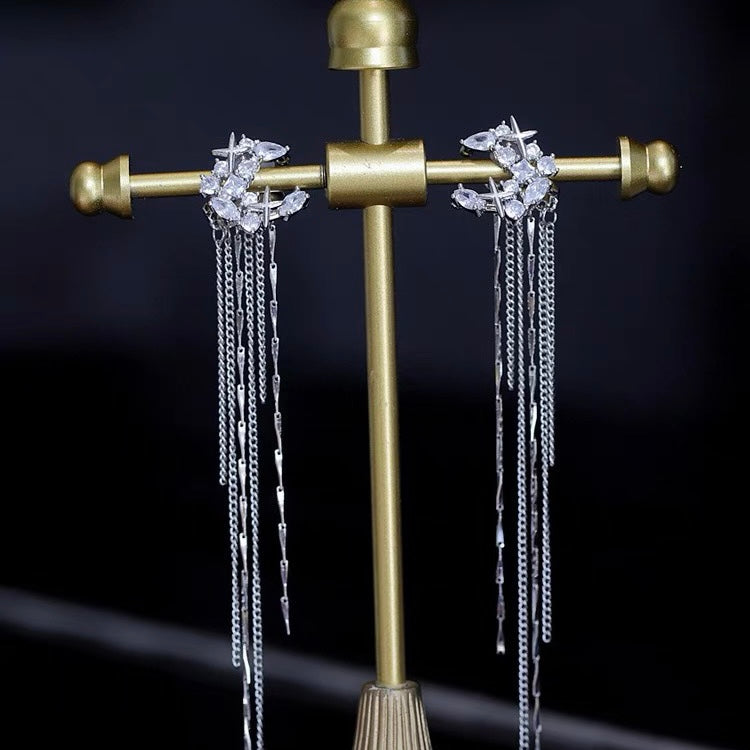 No-Piercing Moon Star Tassel Ear Cuffs Clip - Fashion Non-Pierced Earrings for Women & Teens - Perfect for Parties, Weddings & Everyday Wear (HE11875)
