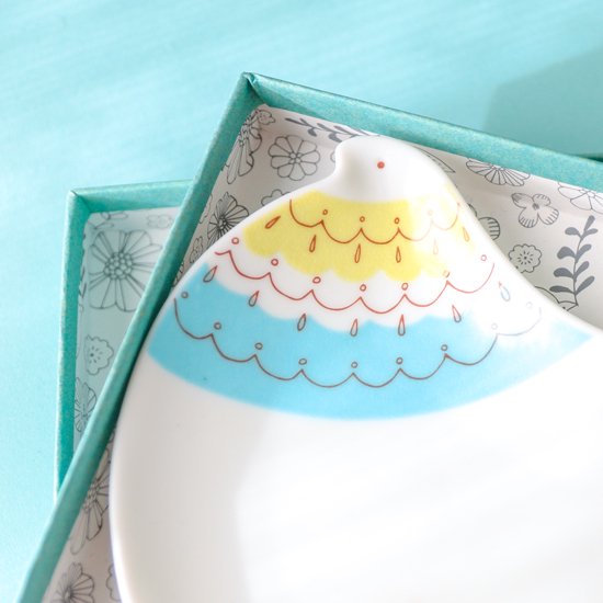Harekutani Porcelain Bird Plate - Hand-Painted Decorative Dish for Home Decor, Gift, and Table Setting | Elegant Japanese Ceramic Plate for Dining, Wall Display, and Collectibles