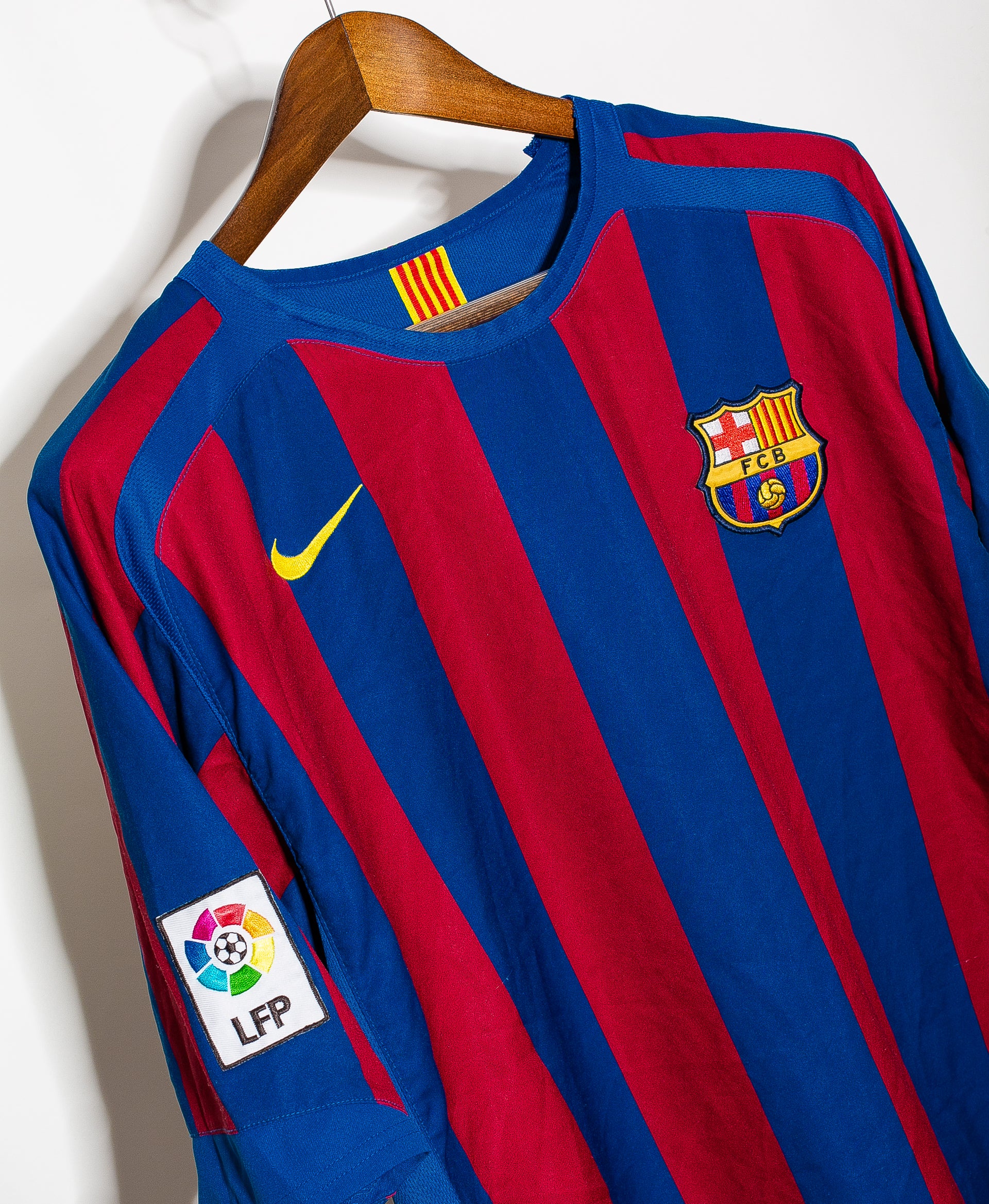 2005 FC Barcelona Home Jersey #19 Lionel Messi - XL Size - Authentic Soccer Shirt for Fans & Collectors - Perfect for Games, Parties & Sports Events