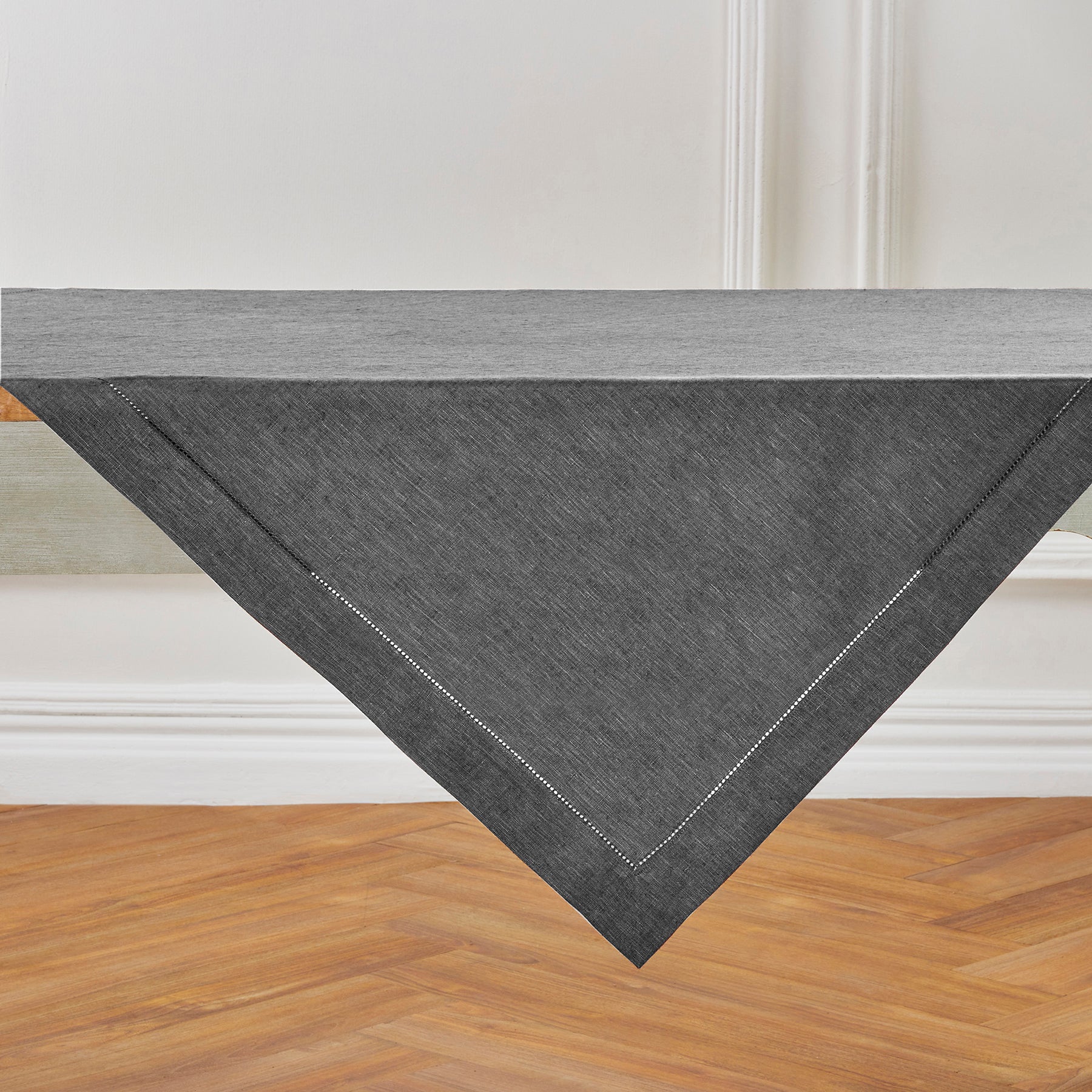 Stylish Milan Table Throw - Elegant Decorative Table Cover for Dining & Living Room - Perfect for Home Decor, Parties & Special Occasions