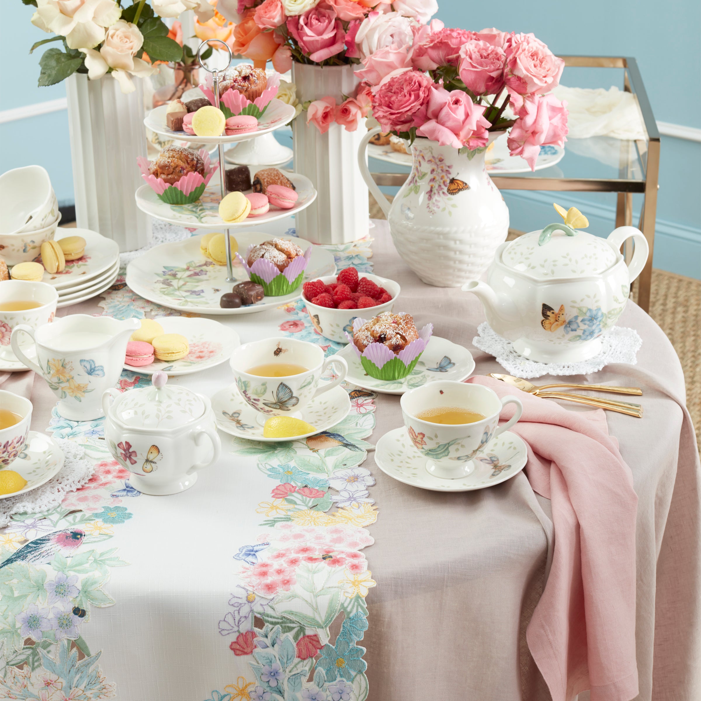 Butterfly Meadow Floral Table Runner - Elegant Spring Home Decor for Dining Table, Wedding, Party & Special Occasions