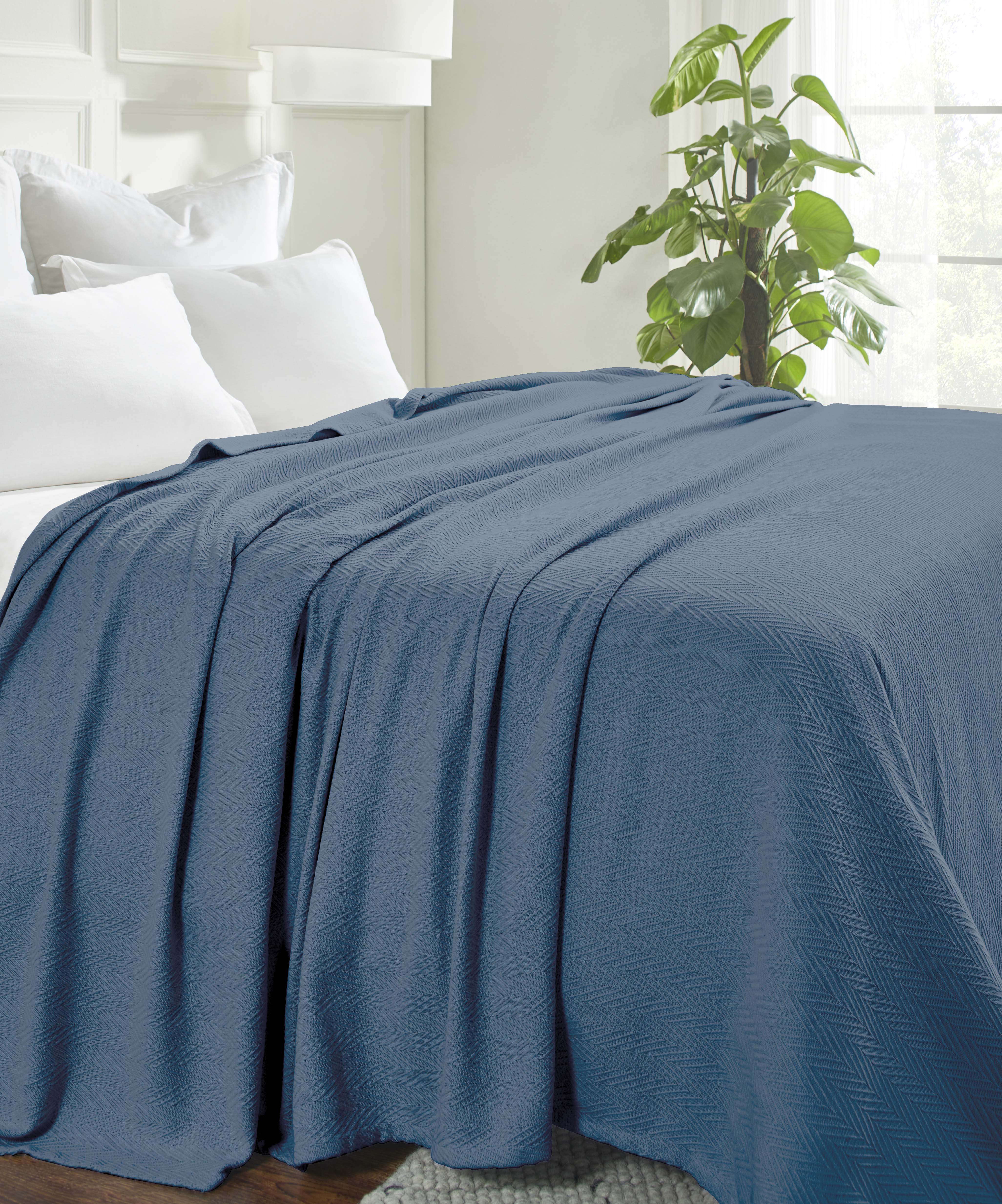Soft All-Season Chevron Cotton Bed Blanket & Sofa Throw - Cozy Home Decor for Living Room, Bedroom, and Travel