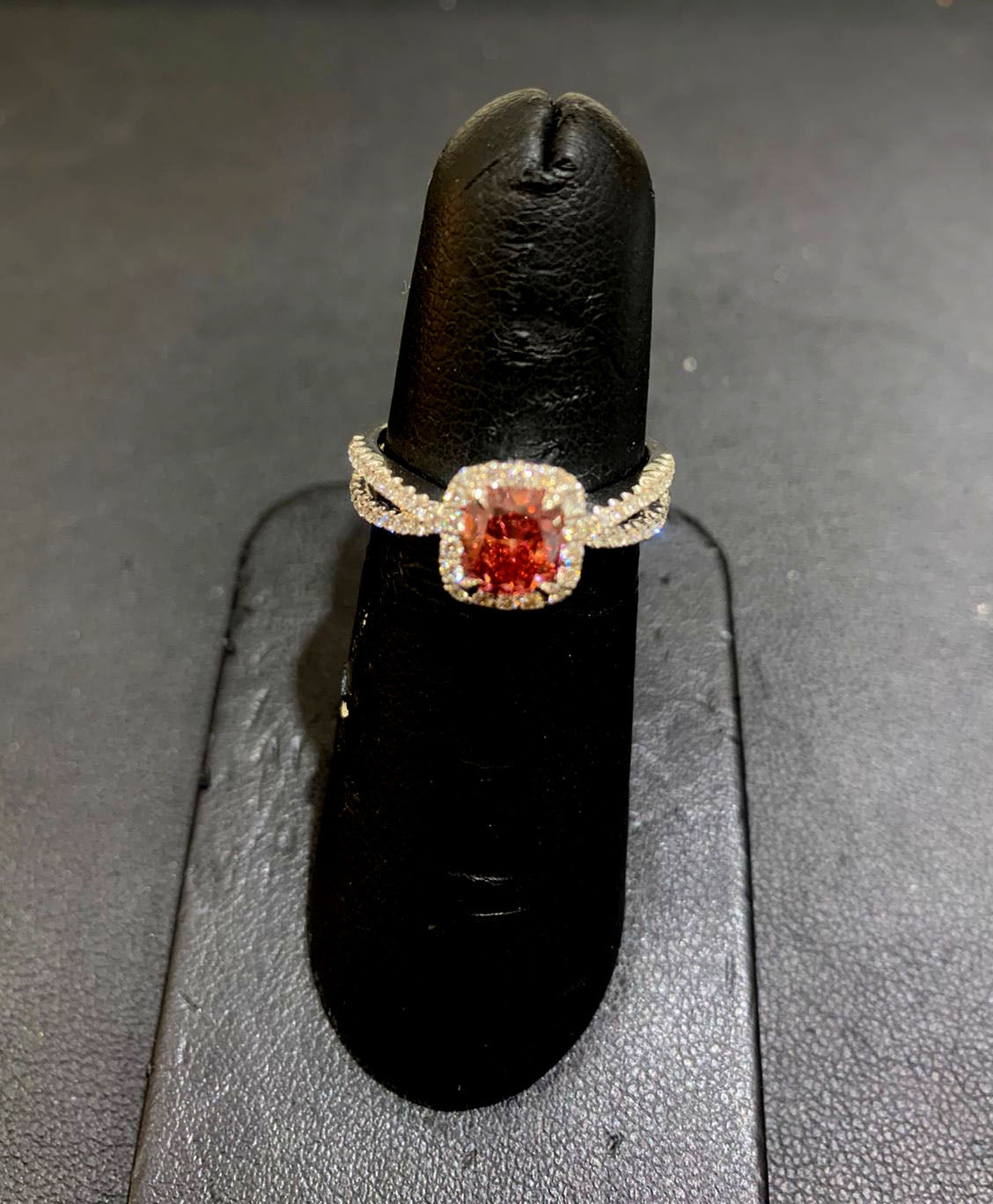 18K White Gold Pink Diamond Ring for Women - Elegant Solitaire Engagement & Wedding Band - Perfect for Proposals, Anniversaries, and Special Occasions