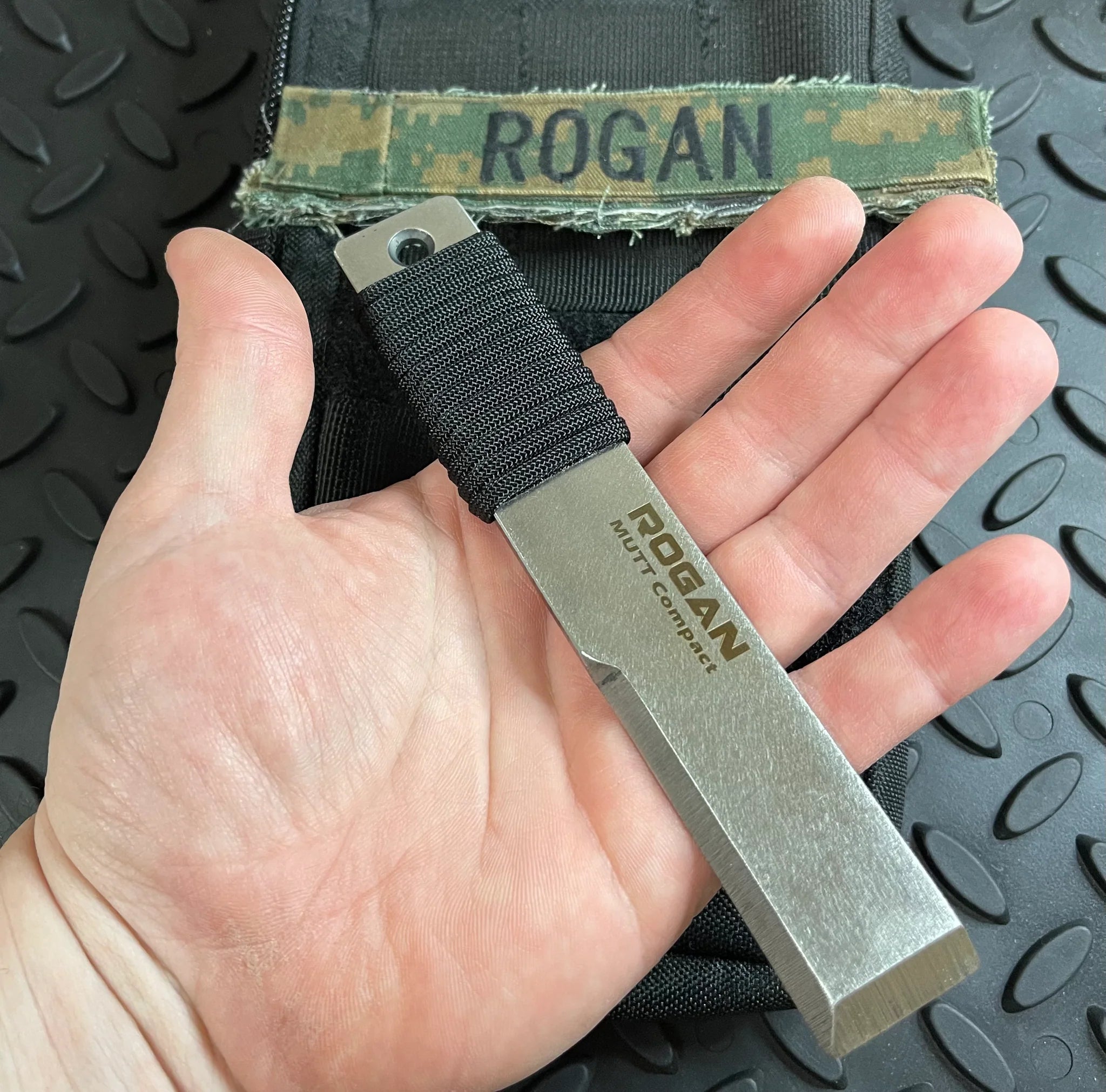 MUTT COMPACT Pry Bar - Durable Pocket Pry Tool for EDC, Survival & Outdoor Use - Perfect for Camping, Hiking & DIY Projects
