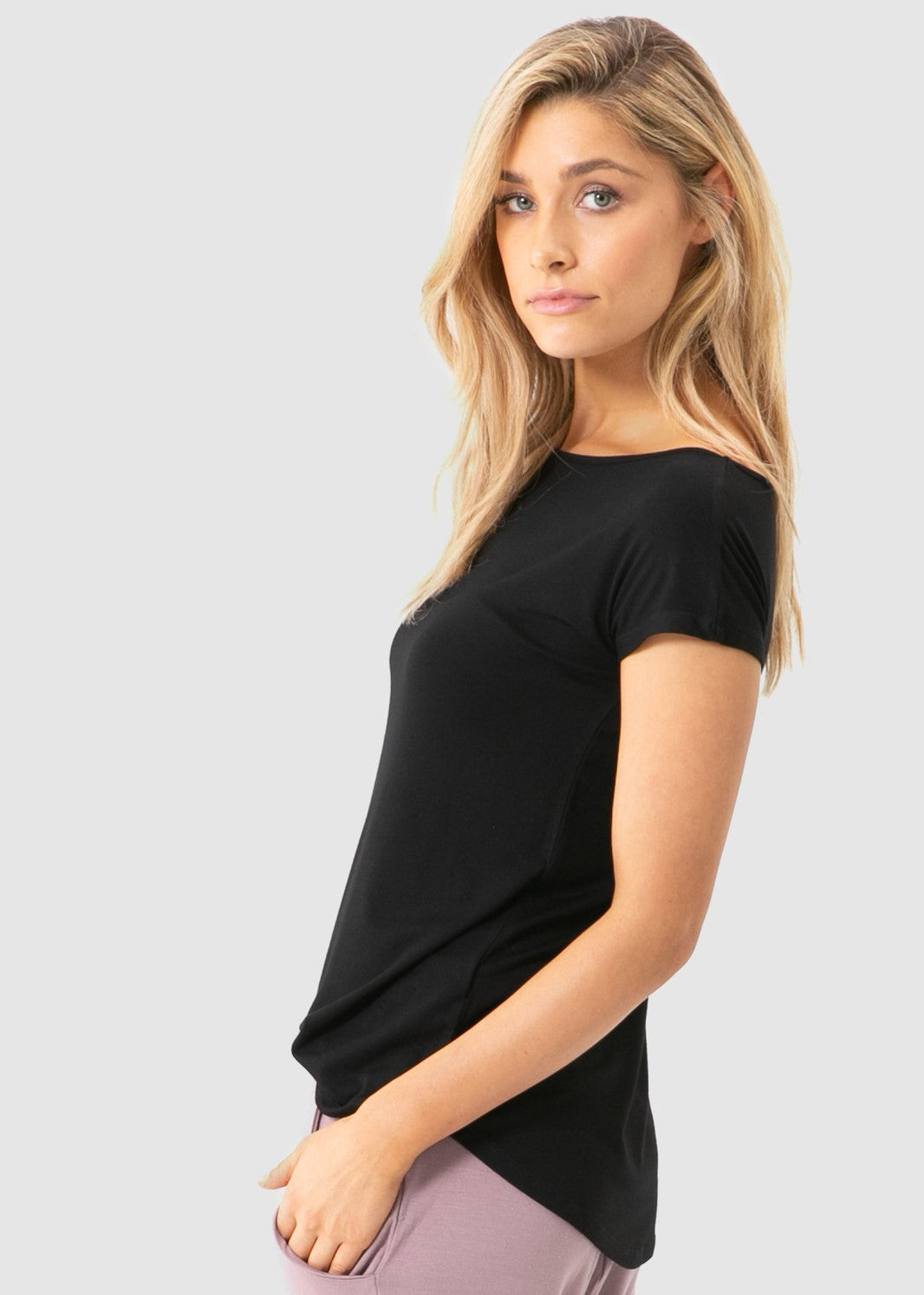 Organic Bamboo Pia Tee - Soft & Breathable Black T-Shirt for Men & Women | Eco-Friendly Casual Wear for Yoga, Travel & Everyday Comfort