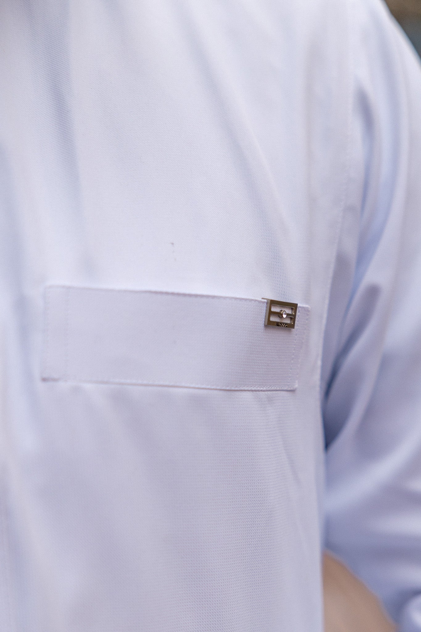 J122 White Buckle Cuff Thobe for Men - Traditional Arabic Robe with Adjustable Buckles - Perfect for Eid, Weddings & Special Occasions