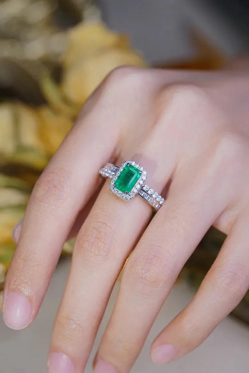 18K White Gold Diamond & Emerald Ring for Women - Elegant Fashion Jewelry with Real Natural Stones - Perfect for Parties, Weddings & Special Occasions