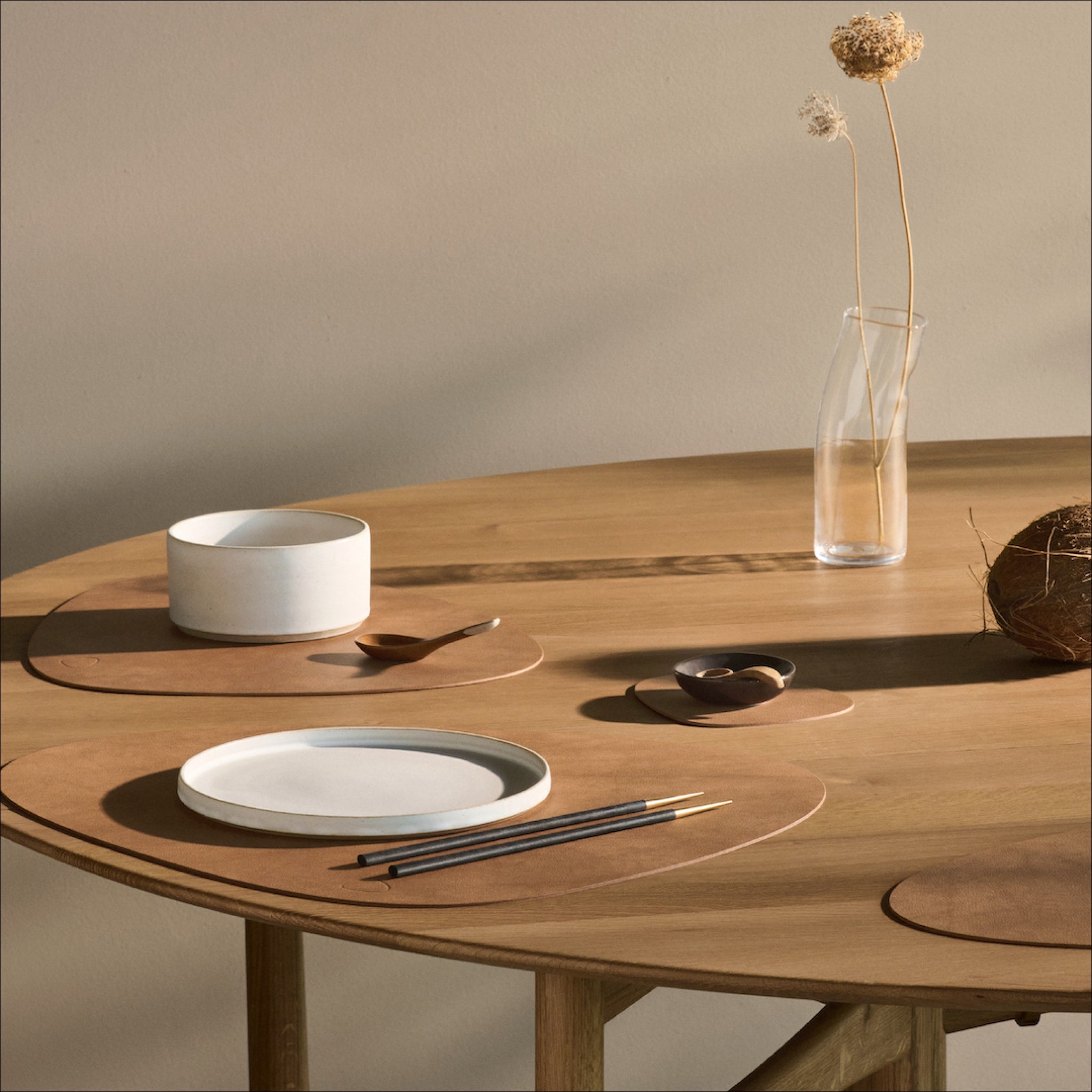 LIND DNA Nupo Curve Table Placemat Large - Natural Bamboo Fiber Placemat for Dining Table, Kitchen, and Outdoor Picnics - Eco-Friendly & Heat-Resistant Tableware for Everyday Use