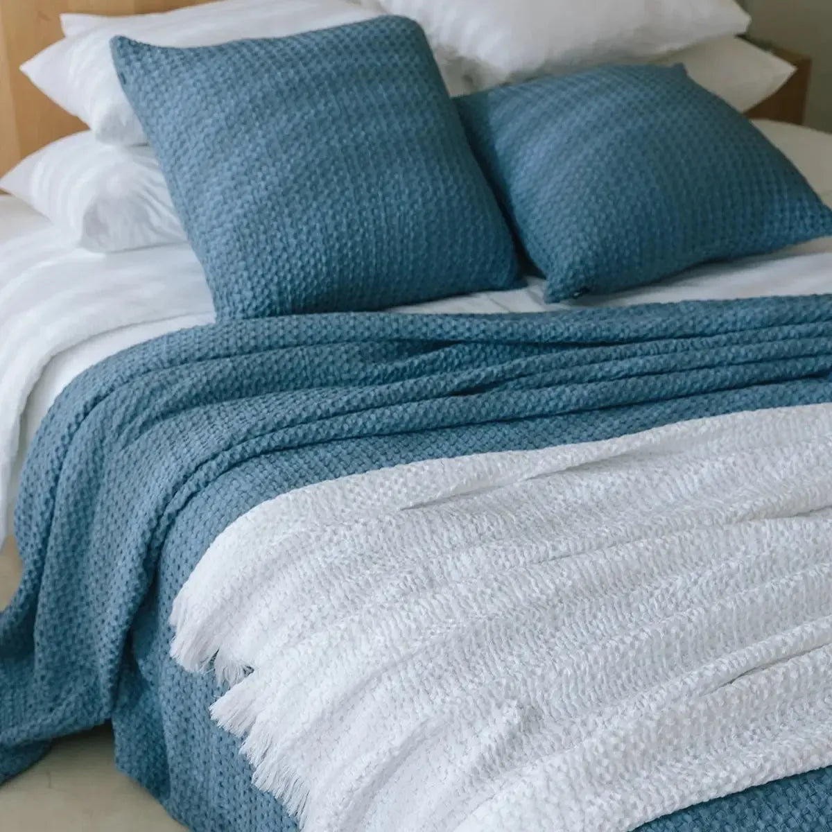 Santa Luzia Waffle Bedspread - Soft Blue Textured Bed Cover for Queen/King Size - Perfect for Cozy Bedrooms & Guest Room Decor