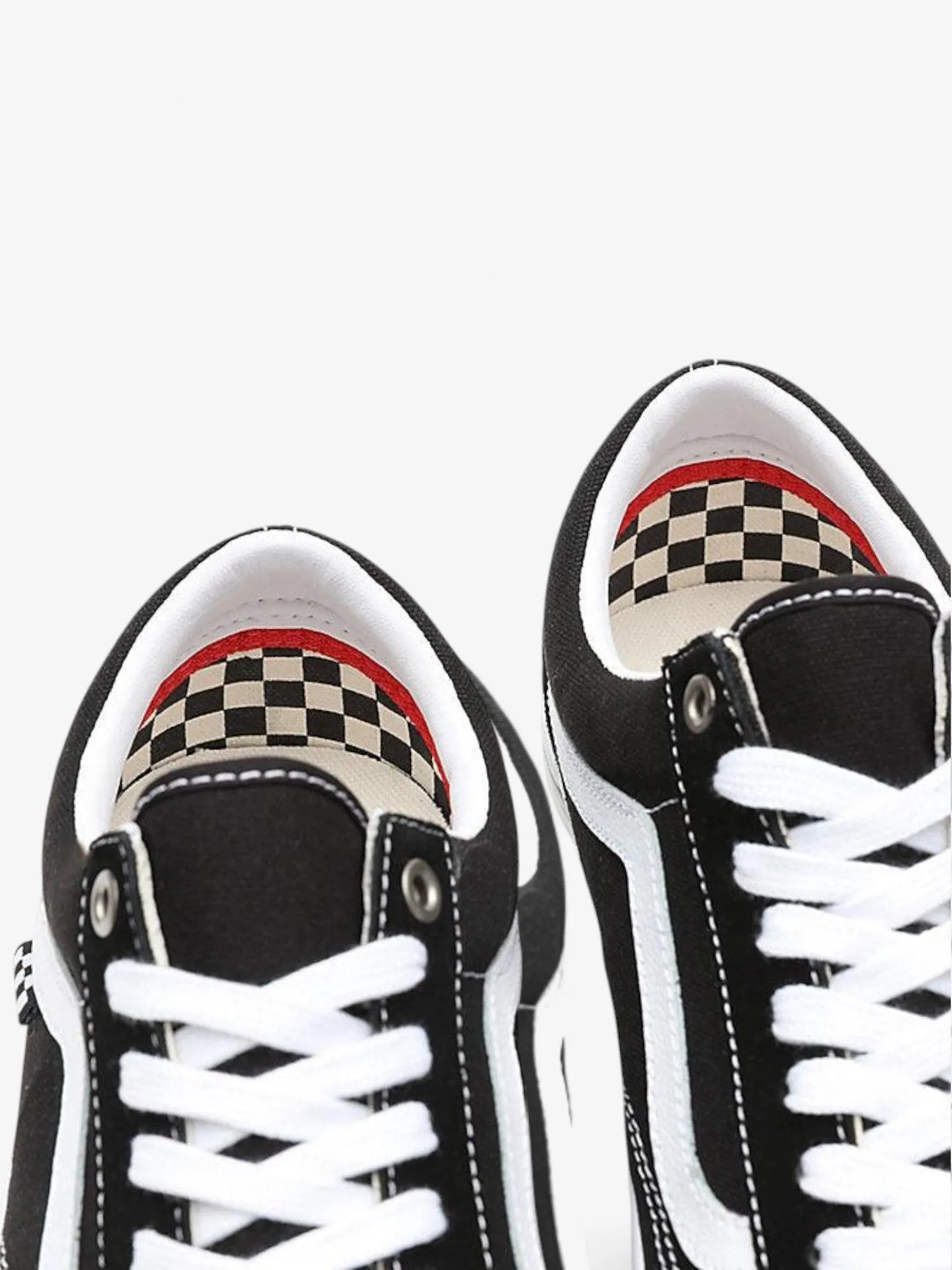Vans Old Skool Skate Shoes - Black & White Classic Sneakers for Men & Women | Perfect for Skateboarding, Streetwear & Casual Outfits