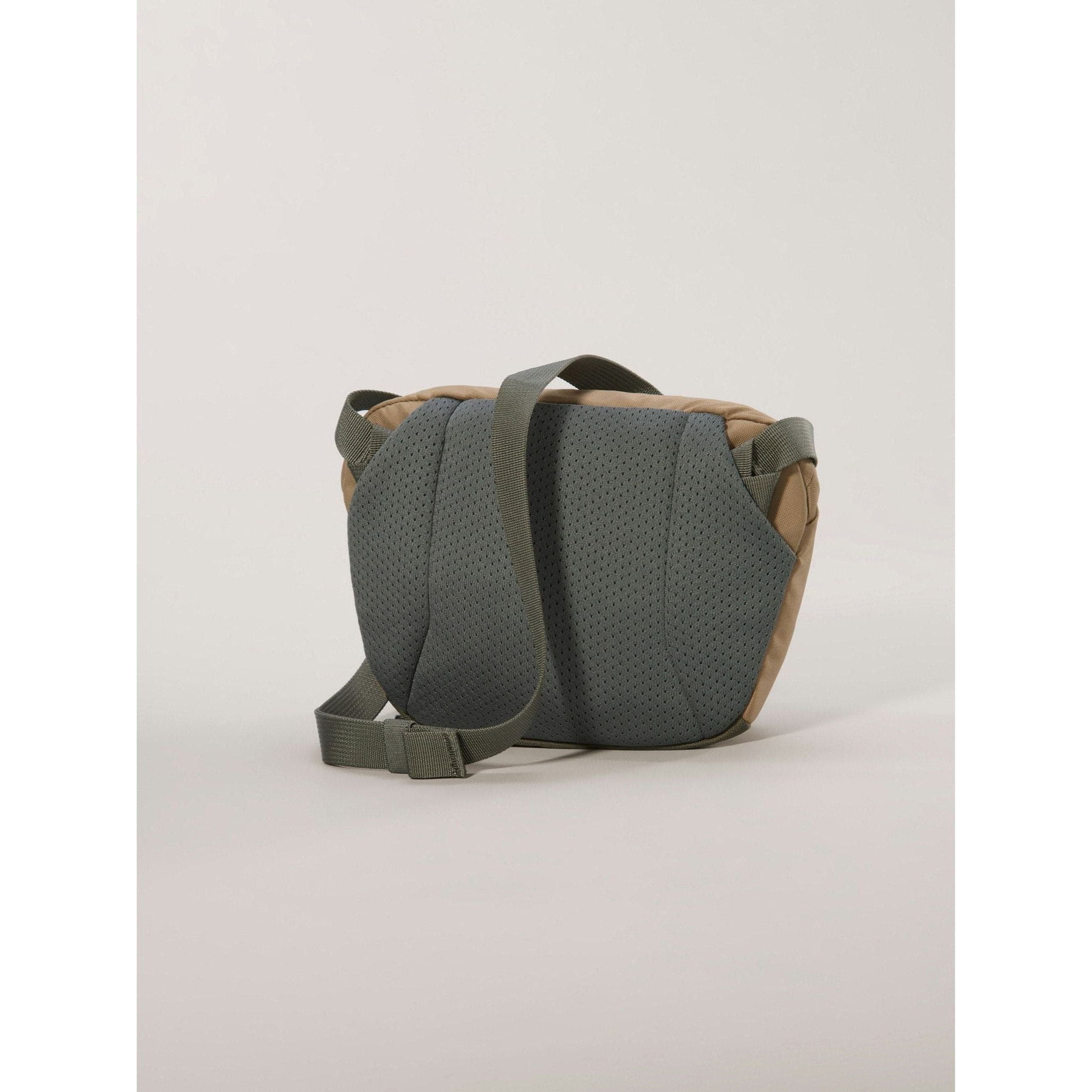 Arc'teryx Mantis 1 Waist Pack - Lightweight & Durable Fanny Pack for Hiking, Travel & Everyday Use | Water-Resistant & Adjustable Belt | Perfect for Outdoor Adventures & Commuting
