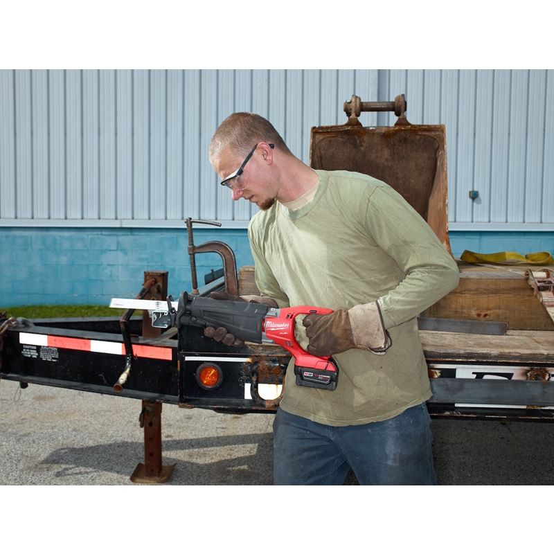 M18 FUEL 18V Brushless Cordless Reciprocating Saw Kit (2720-22) - Powerful Lithium-Ion Battery for Wood Cutting, Demolition & Construction Projects