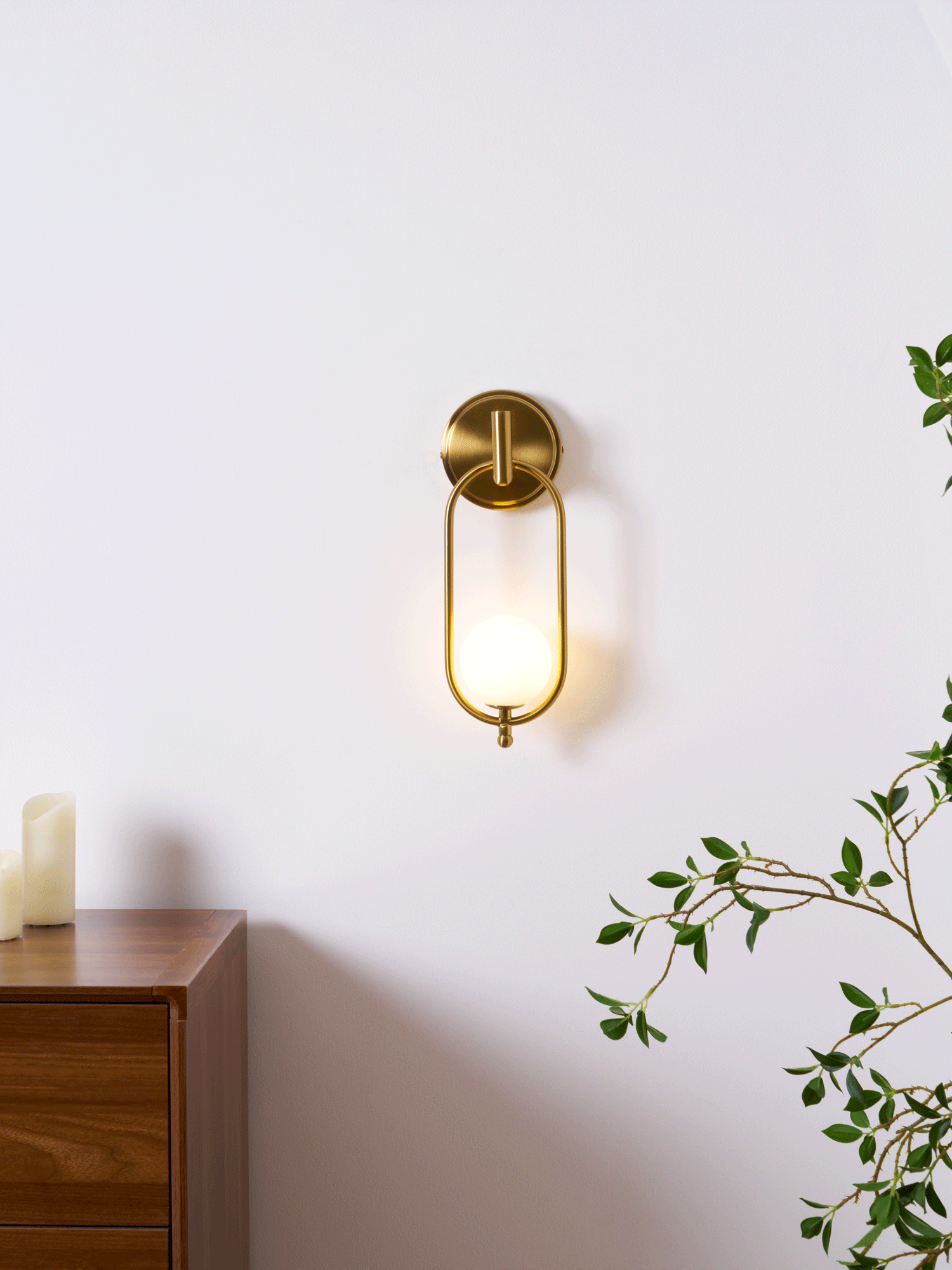Elegant Aurea Brass Wall Light - Vintage Sconce for Bedroom, Living Room & Hallway - Dimmable LED Fixture for Warm Ambient Lighting
