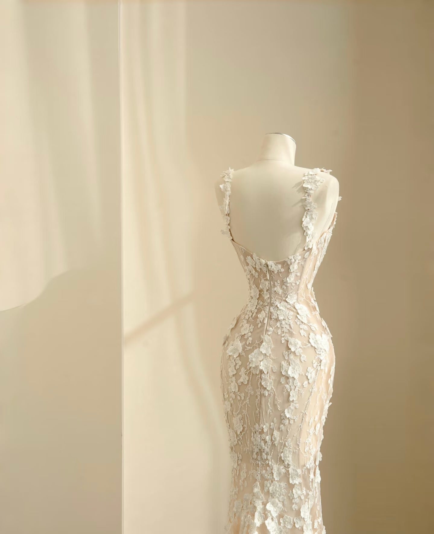 Elegant Mermaid Lace Wedding Dress - Bridal Gown for Formal Evening Events & Beach Weddings - Style J6603