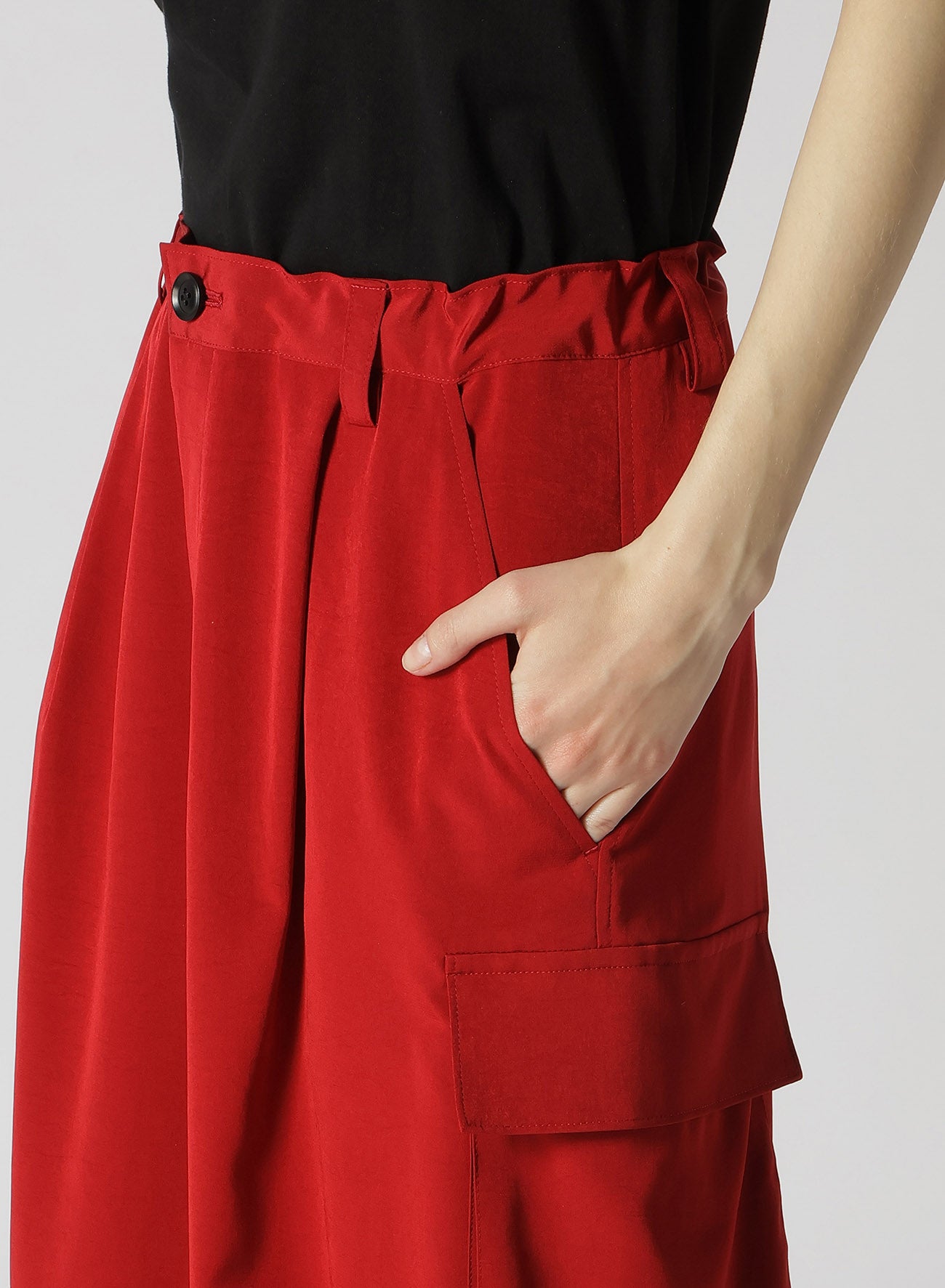 Stylish Crepe de Chine Cuffed Hem Cargo Pants for Women - Comfortable & Trendy Casual Wear for Outdoor Adventures, Travel & Everyday Fashion