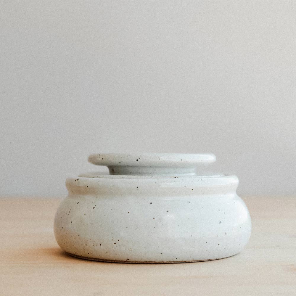 Premium Ceramic Butter Keeper with Lid - Airtight Butter Dish for Fresh Spreadable Butter - Perfect for Kitchen Countertop, Dining Table & Breakfast Buffet