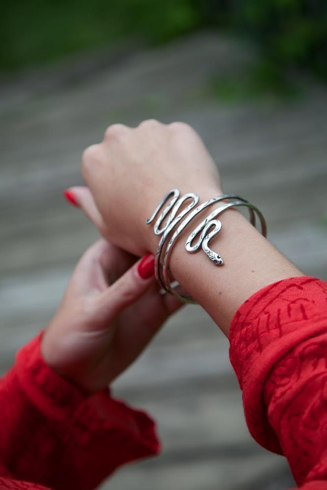 Adjustable Silver Snake Bracelet for Women - Elegant & Stylish Jewelry Gift for Parties, Dating & Special Occasions