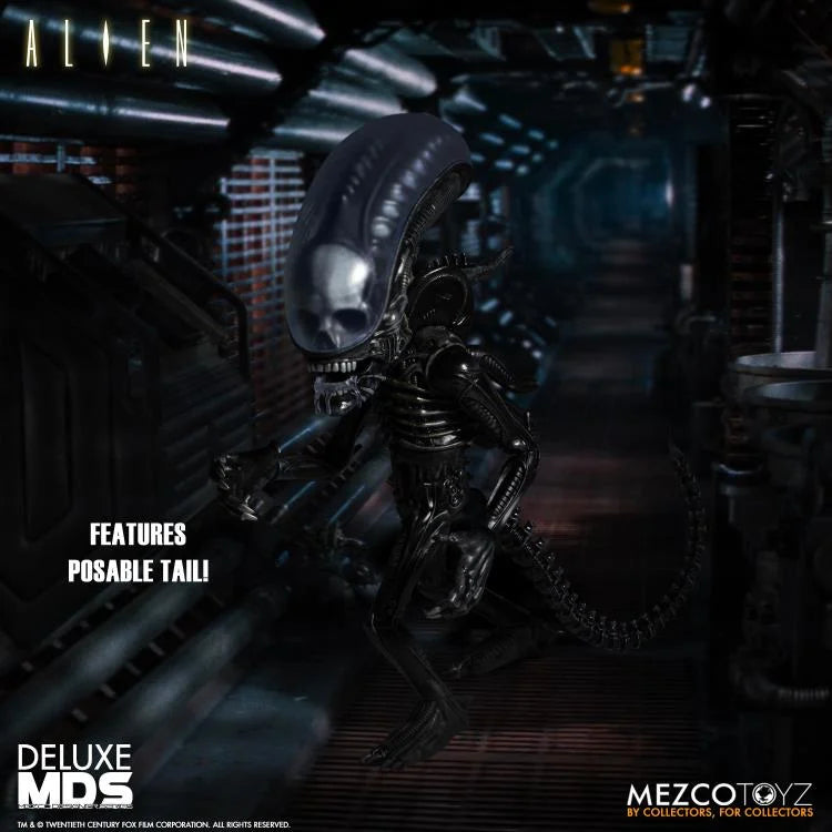 Mezco Designer Series Deluxe Alien Action Figure Set - Collectible Toy for Sci-Fi Fans & Movie Lovers - Perfect for Display, Gifts & Cosplay Scenes