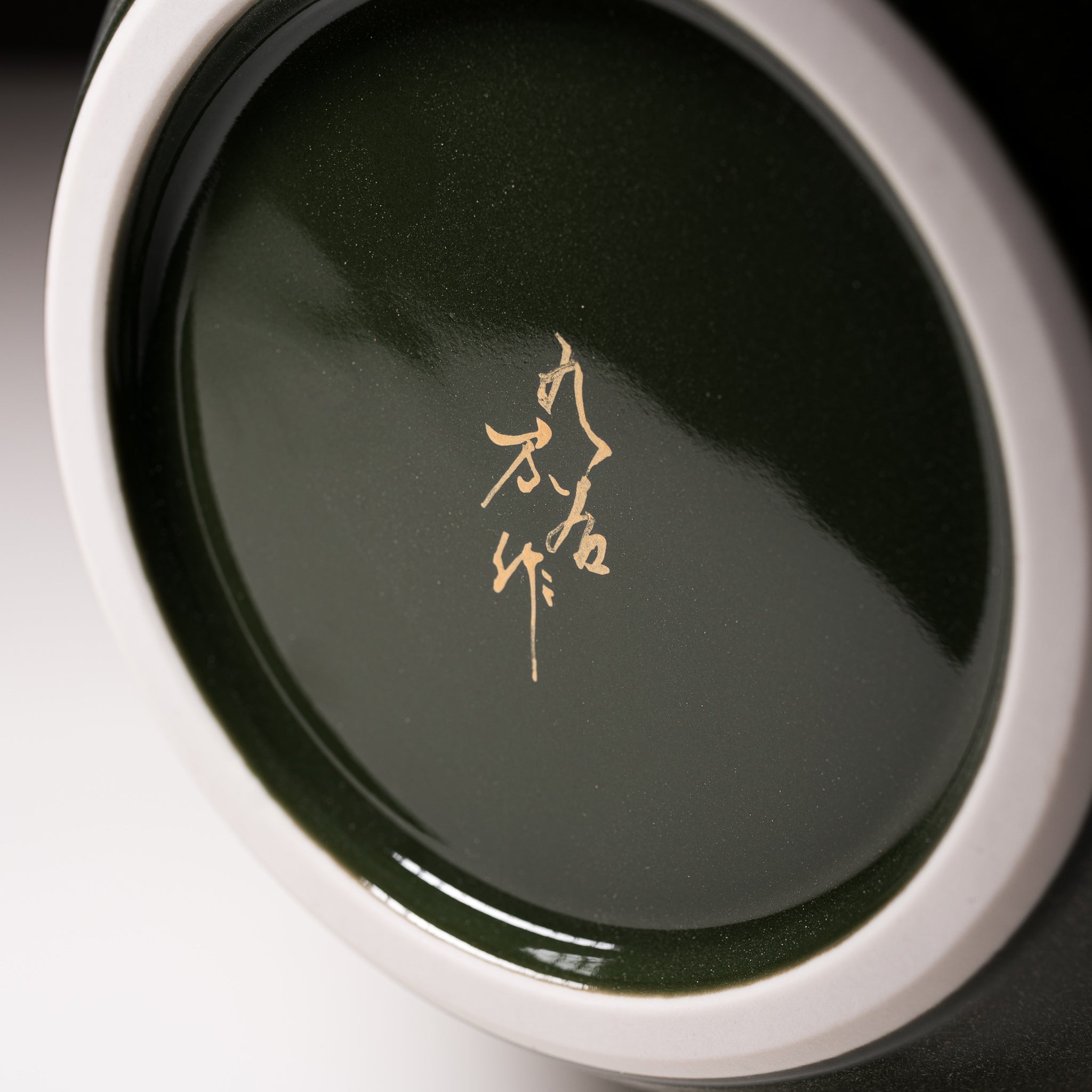 Kutani Ware Round Vase with Gift Box - Gold Mountain & Crane Design - Japanese Ceramic Flower Vase for Home Decor, Wedding Gift & Tea Ceremony