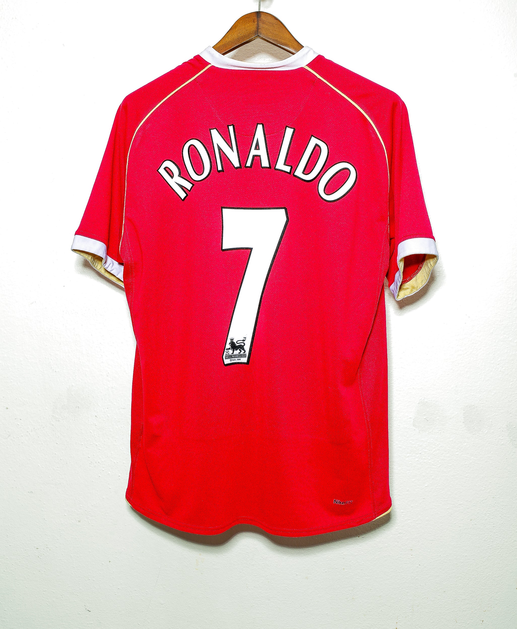 2006-2007 Manchester United Home Jersey #7 Cristiano Ronaldo (Size L) - Authentic Soccer Shirt for Fans, Collectors & Sports Enthusiasts - Perfect for Match Days, Gifts & Memorabilia Display