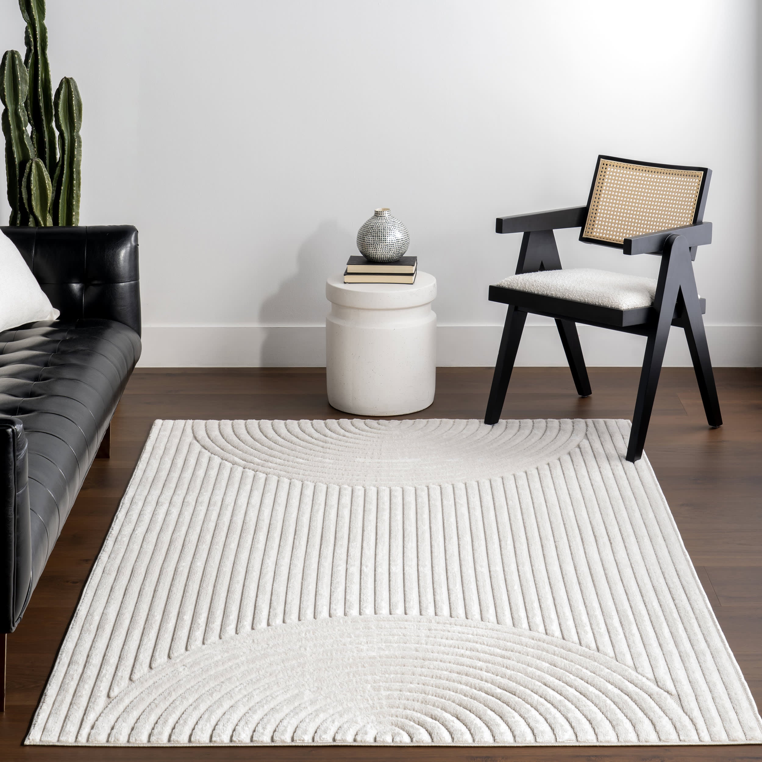 Tana Geometric Indoor/Outdoor Area Rug in Cream - Perfect for Living Room, Patio & Bedroom Decor