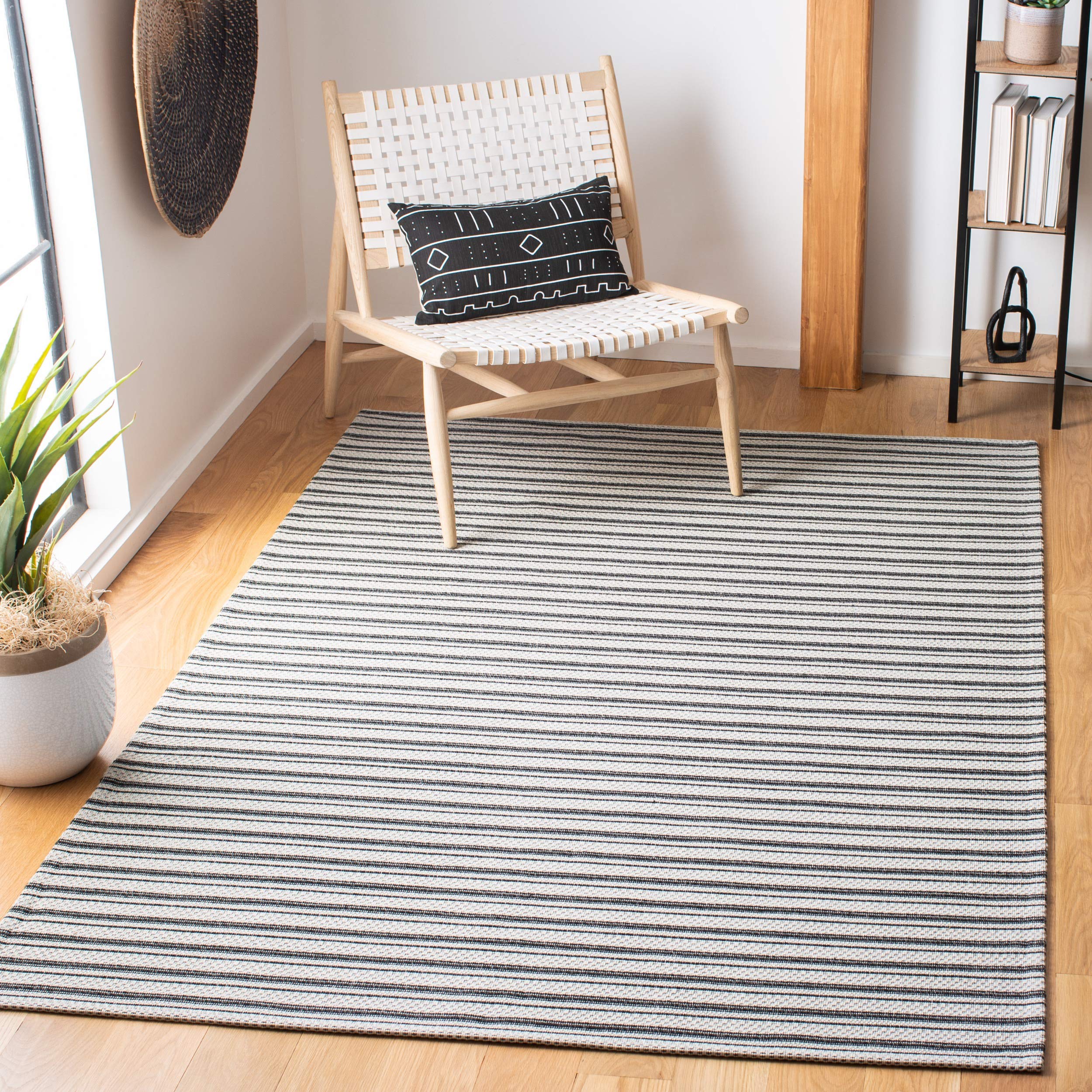 SAFAVIEH Augustine Collection 8' x 10' Black & Light Grey Stripe Non-Shedding Area Rug - Easy Care, Durable for High Traffic Living Room, Bedroom, Office & Dining Room | AGT419H