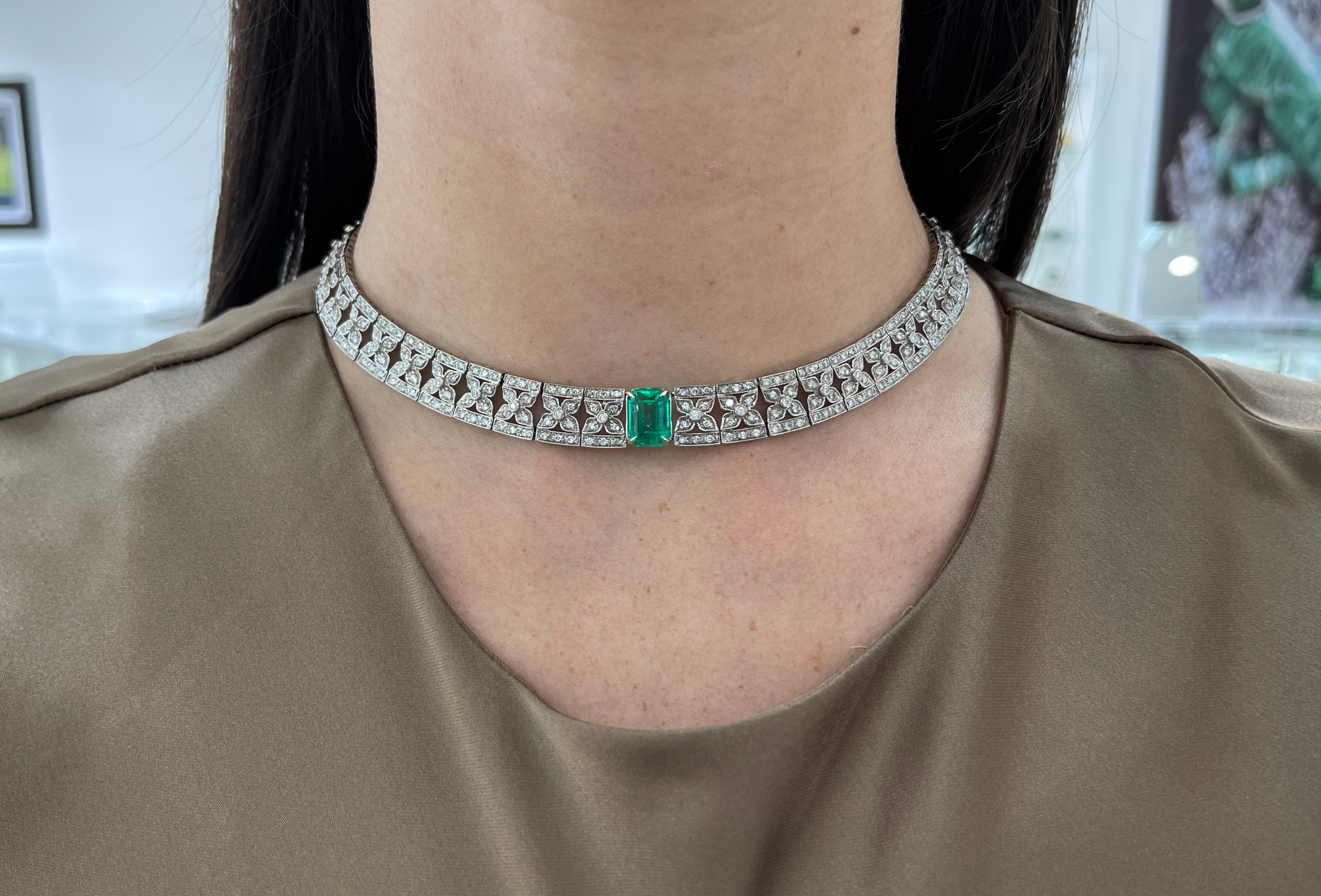 10.62tcw Minor Oil 18K Gold Royal Floral Diamond Statement Emerald Choker Necklace for Women - Elegant Wedding, Party & Evening Wear Jewelry Gift