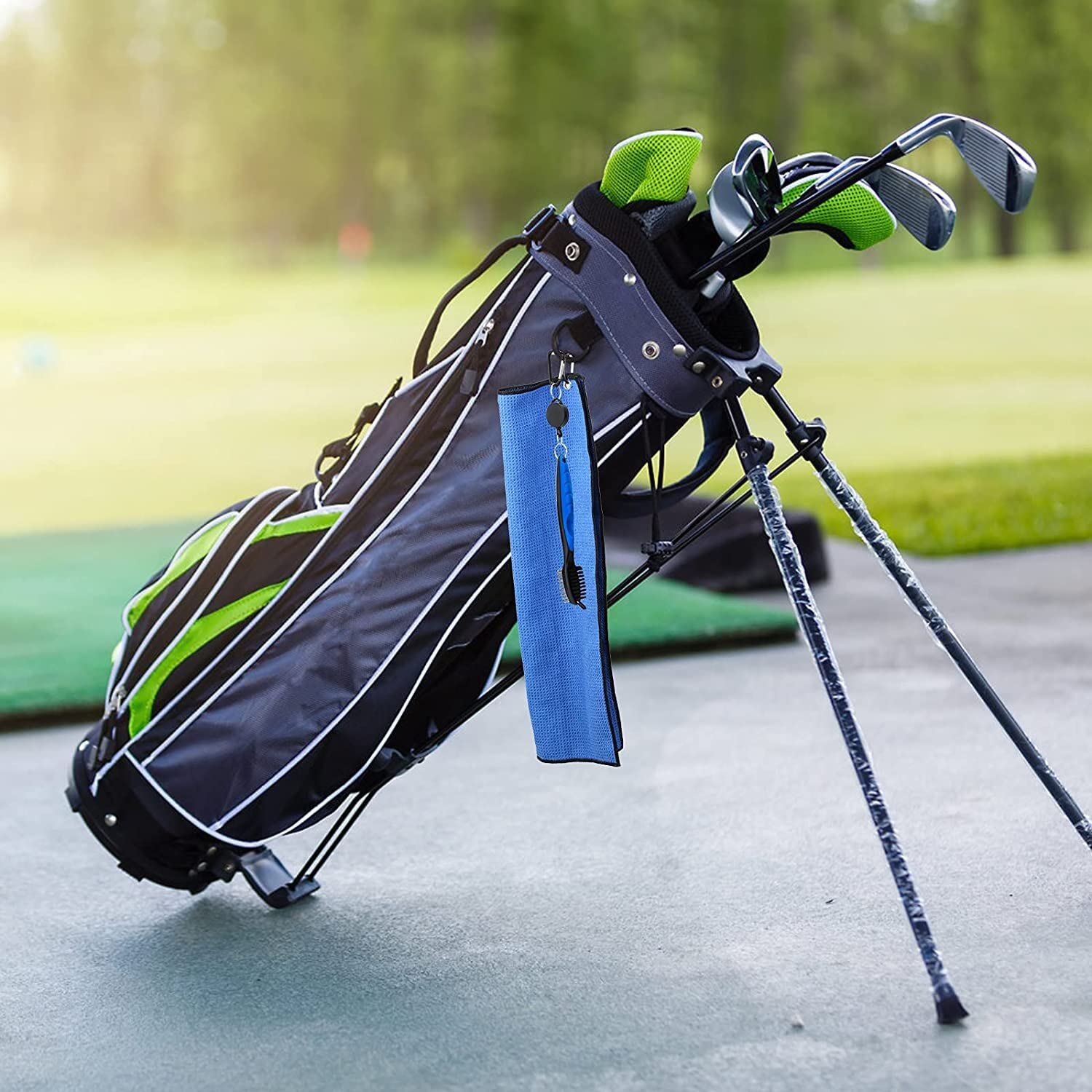 Premium Microfiber Golf Towel Set with Divot Tool & Brush - Durable Golf Accessories for Men & Women - Black Golf Bag Towel & Rag - Perfect for Cleaning Clubs, Balls & Gear During Play - Bulk Golf Gift Kit