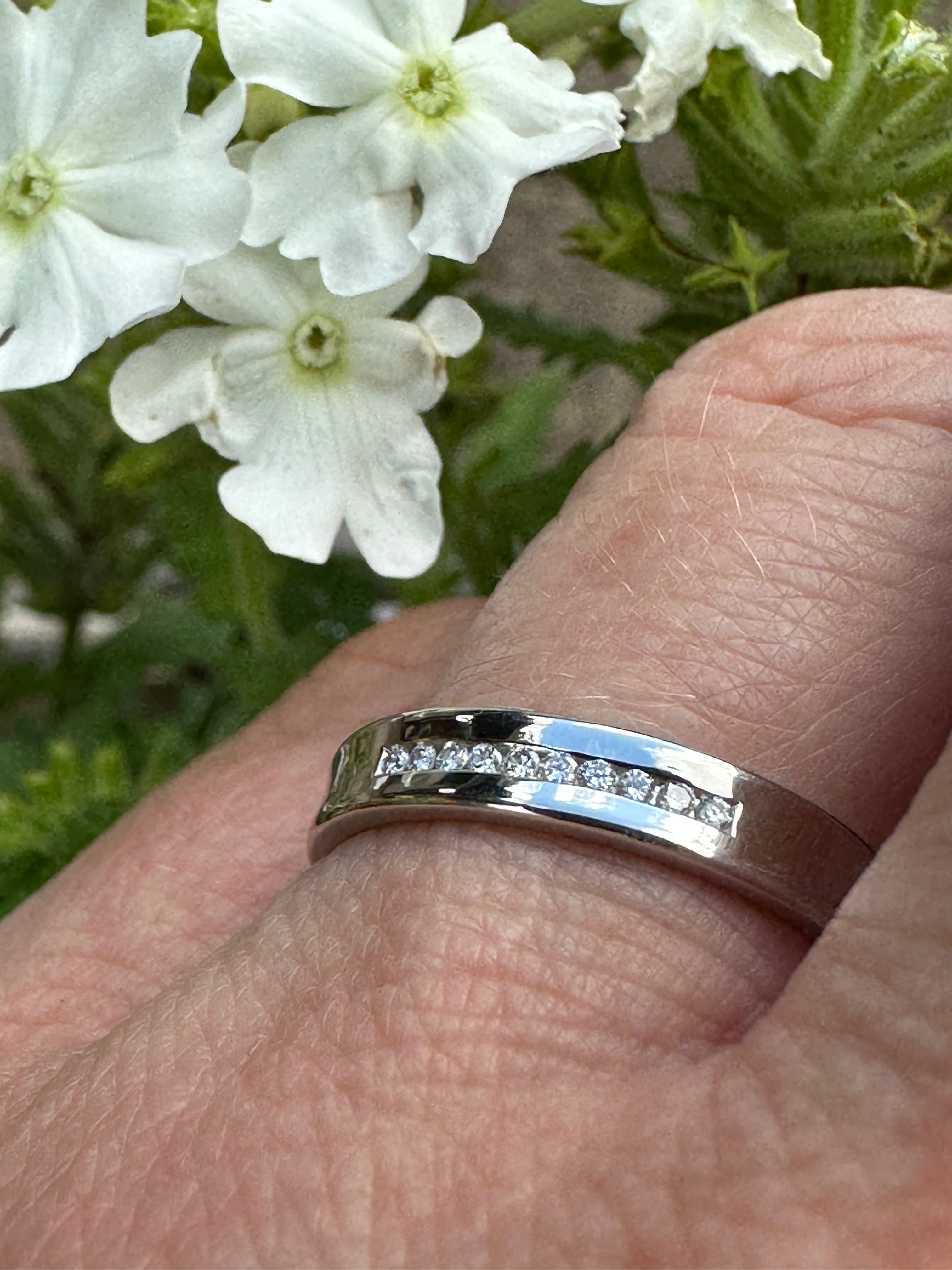 0.05ct TW VS1 Diamond Wedding Ring for Women - Elegant Bridal Jewelry for Engagement, Anniversary & Special Occasions